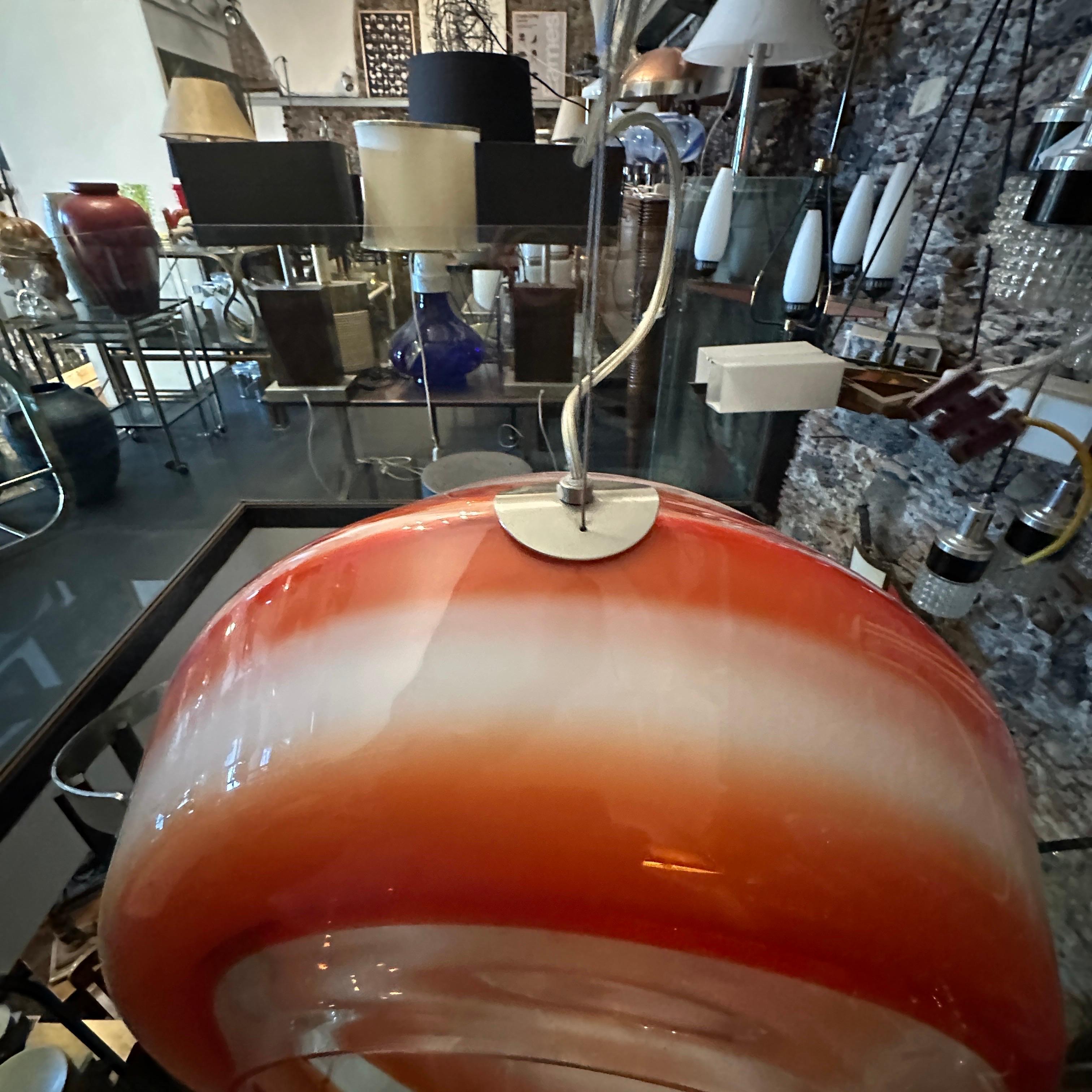 Metallo Ciondolo moderno degli anni '80 in vetro di Murano bianco e arancione di La Murrina in vendita