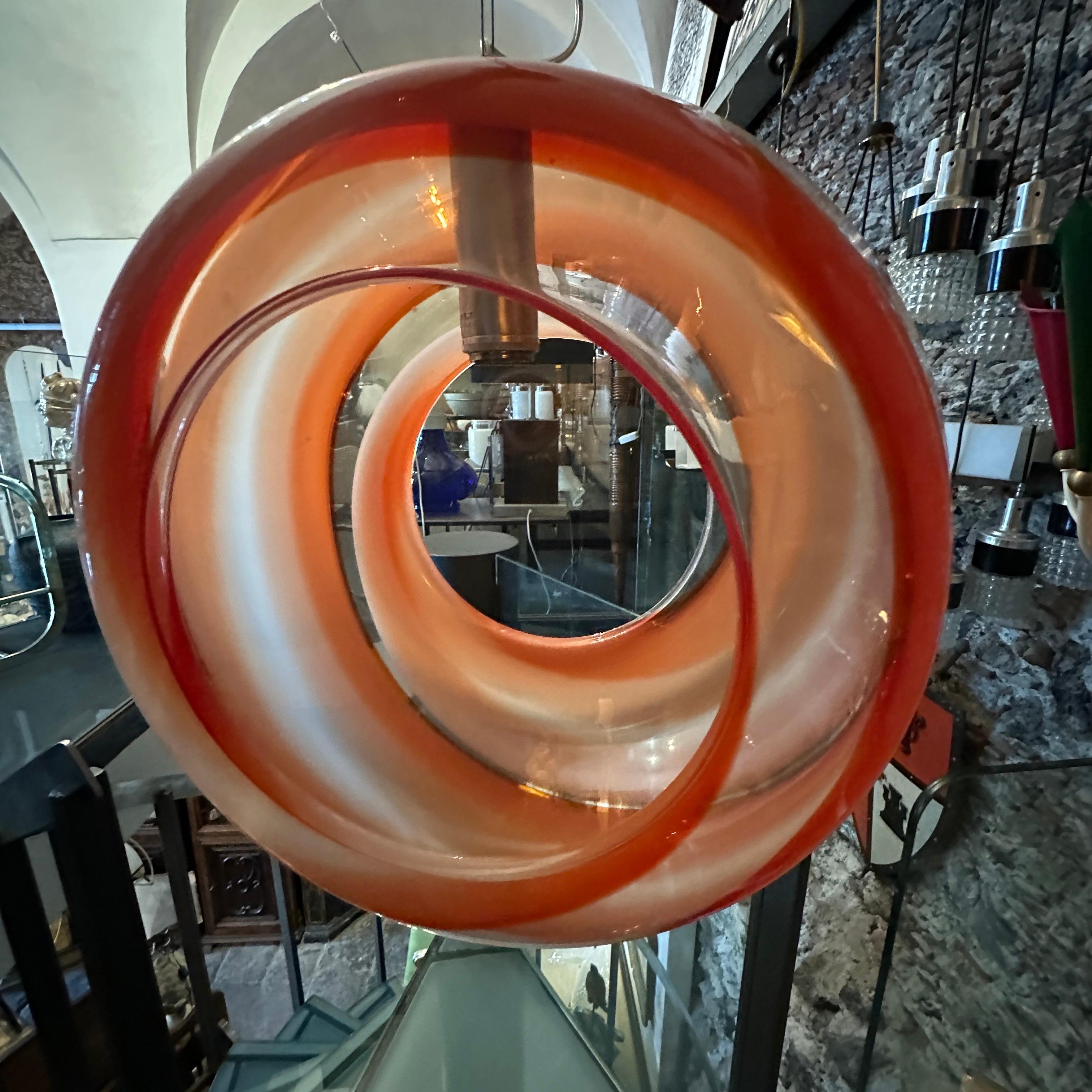Ciondolo moderno degli anni '80 in vetro di Murano bianco e arancione di La Murrina in vendita 1