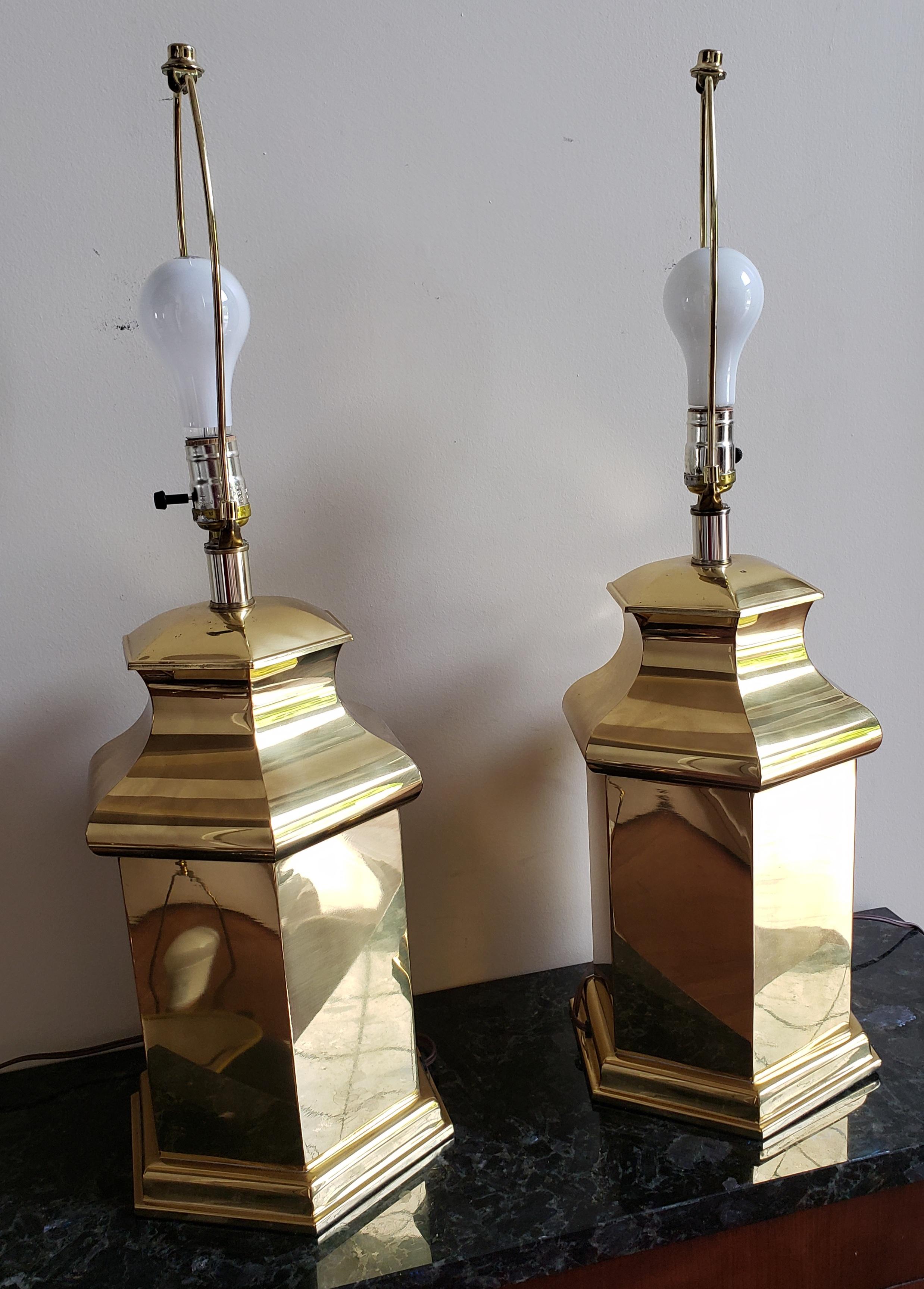 Regency 1980s Modern Polished Brass Table Lamps - a Pair For Sale