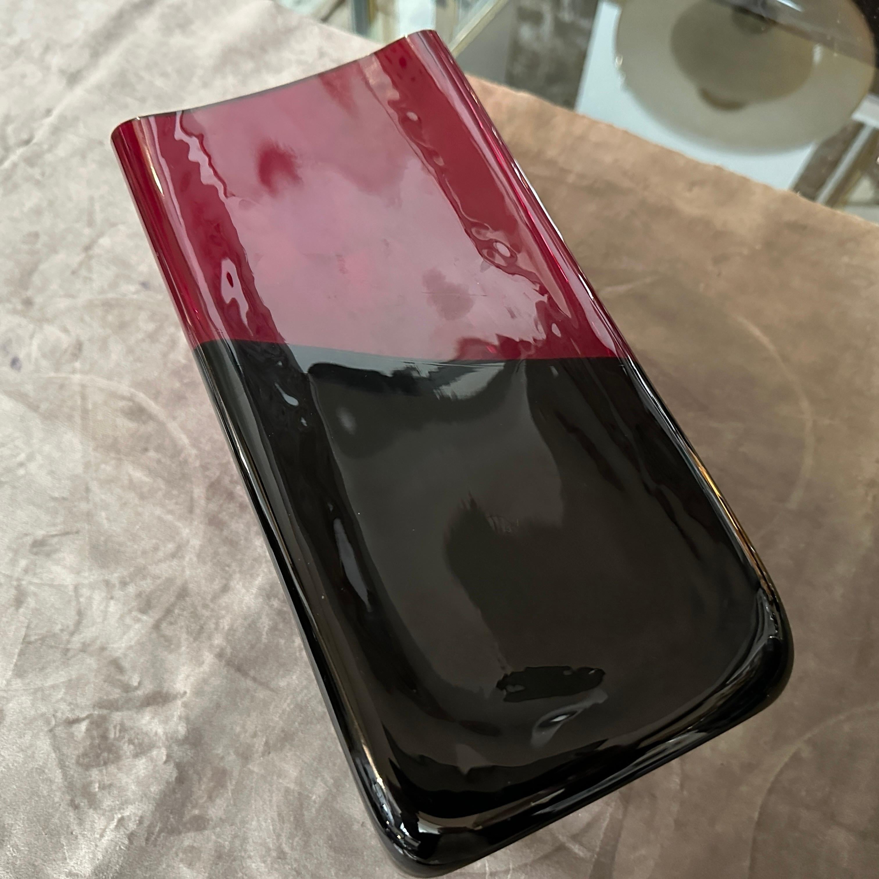 Vaso moderno anni '80 in vetro di Murano rosso e nero di Carlo Moretti in vendita 1