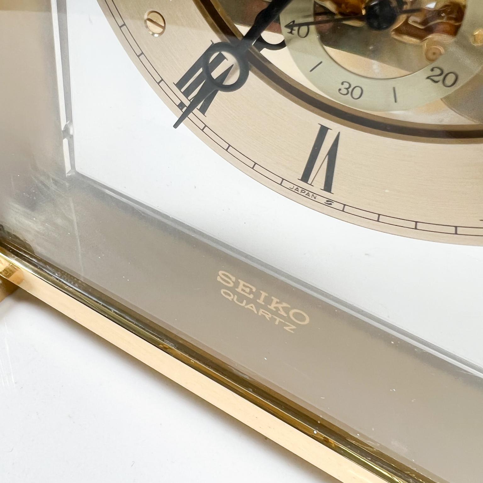 1980s Modern Seiko Quartz Skeleton Desk Clock in Brass In Good Condition For Sale In Chula Vista, CA