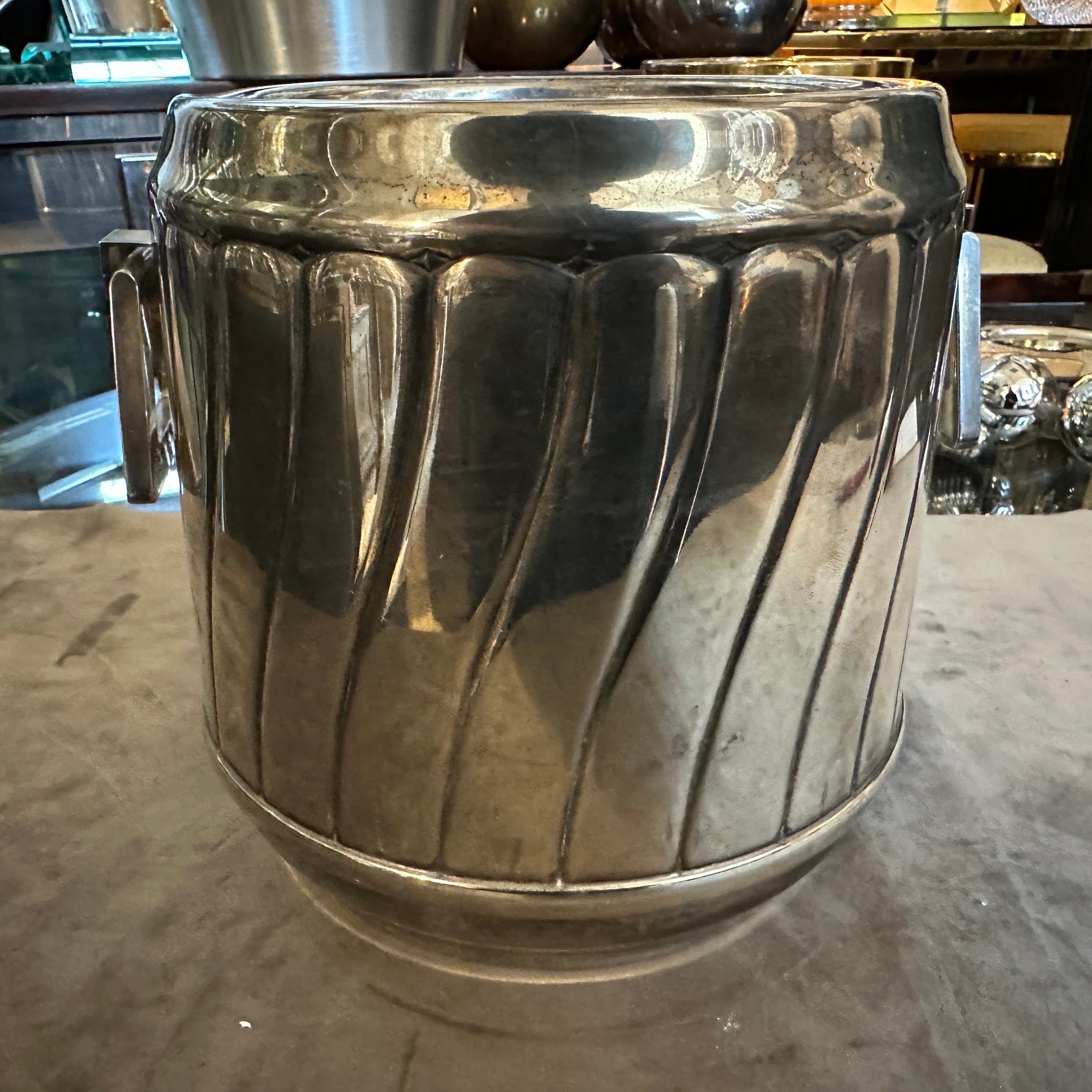 1980s Modern Silver Plated Italian Wine Cooler by Calegaro In Good Condition For Sale In Aci Castello, IT