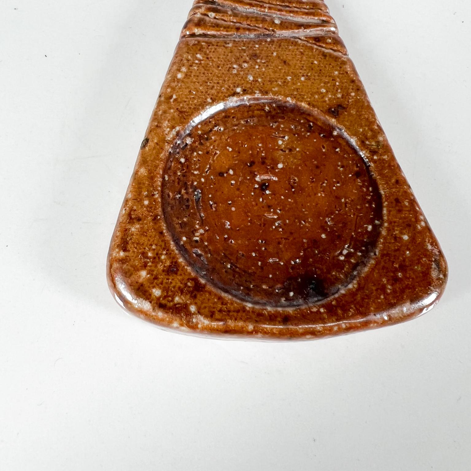 1980s Modern Speckled Brown Dish Glazed Pottery Art In Good Condition For Sale In Chula Vista, CA