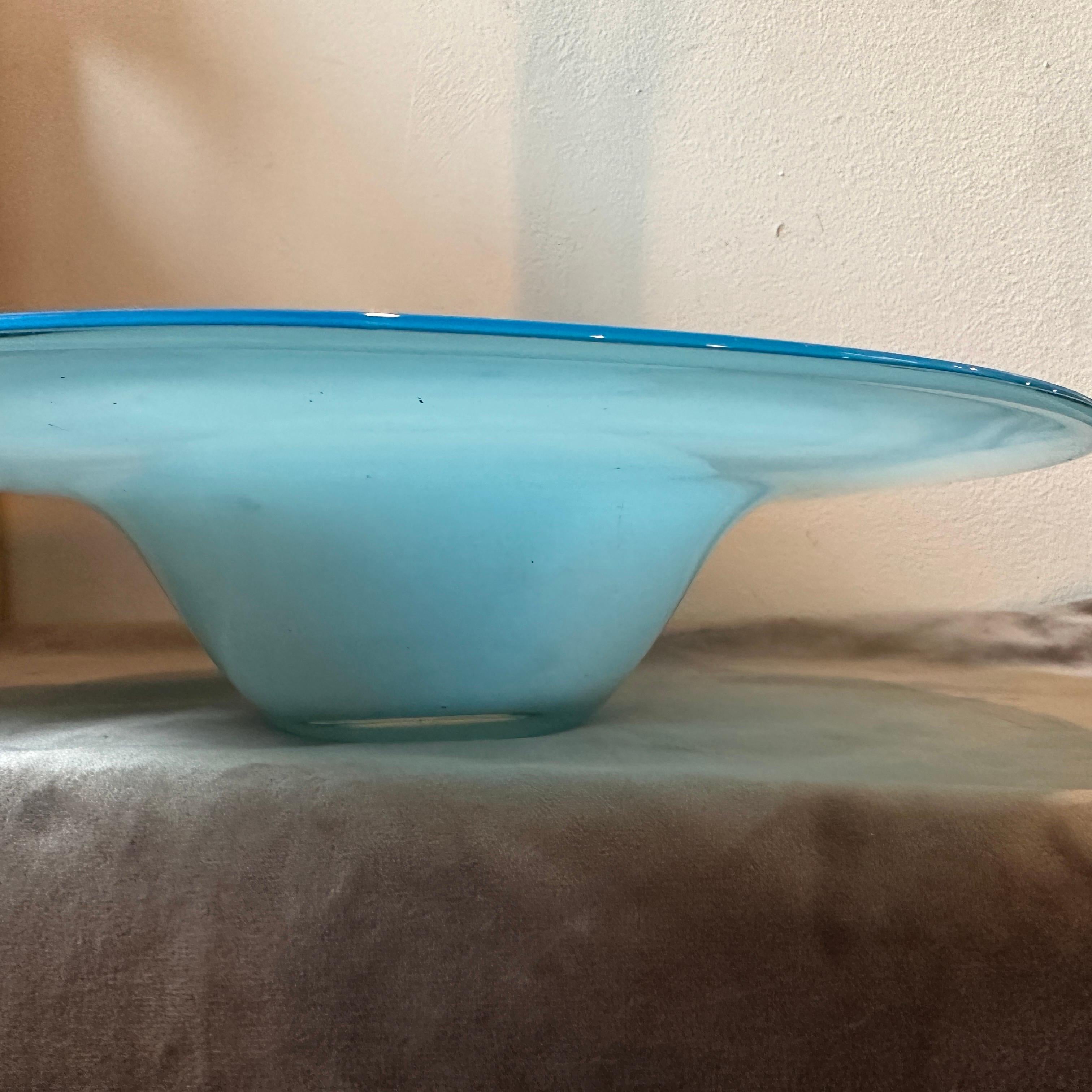 Hand-Crafted 1980s Modern Turquoise and White Murano Glass Round Centerpiece For Sale
