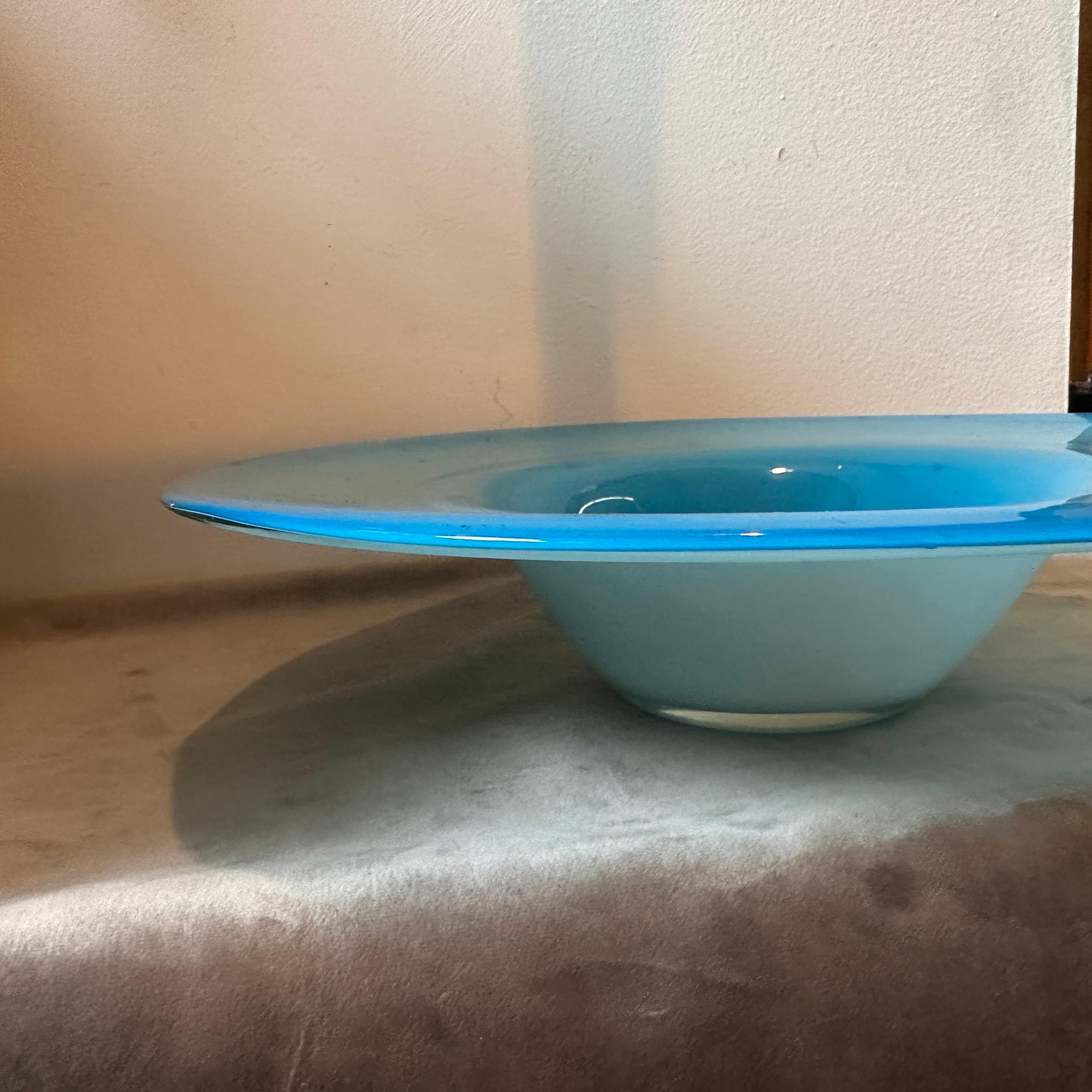 20th Century 1980s Modern Turquoise and White Murano Glass Round Centerpiece For Sale