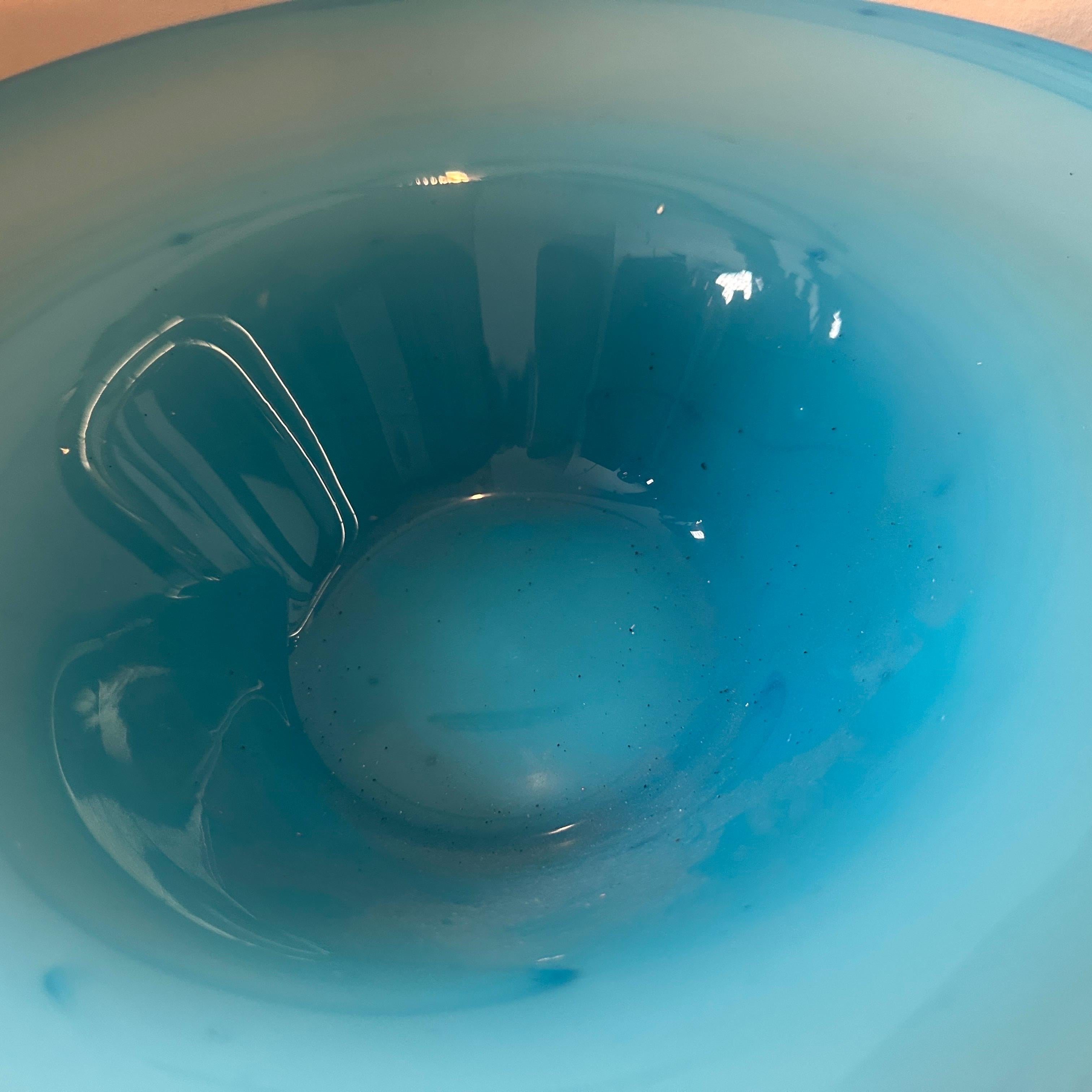 1980s Modern Turquoise and White Murano Glass Round Centerpiece For Sale 3