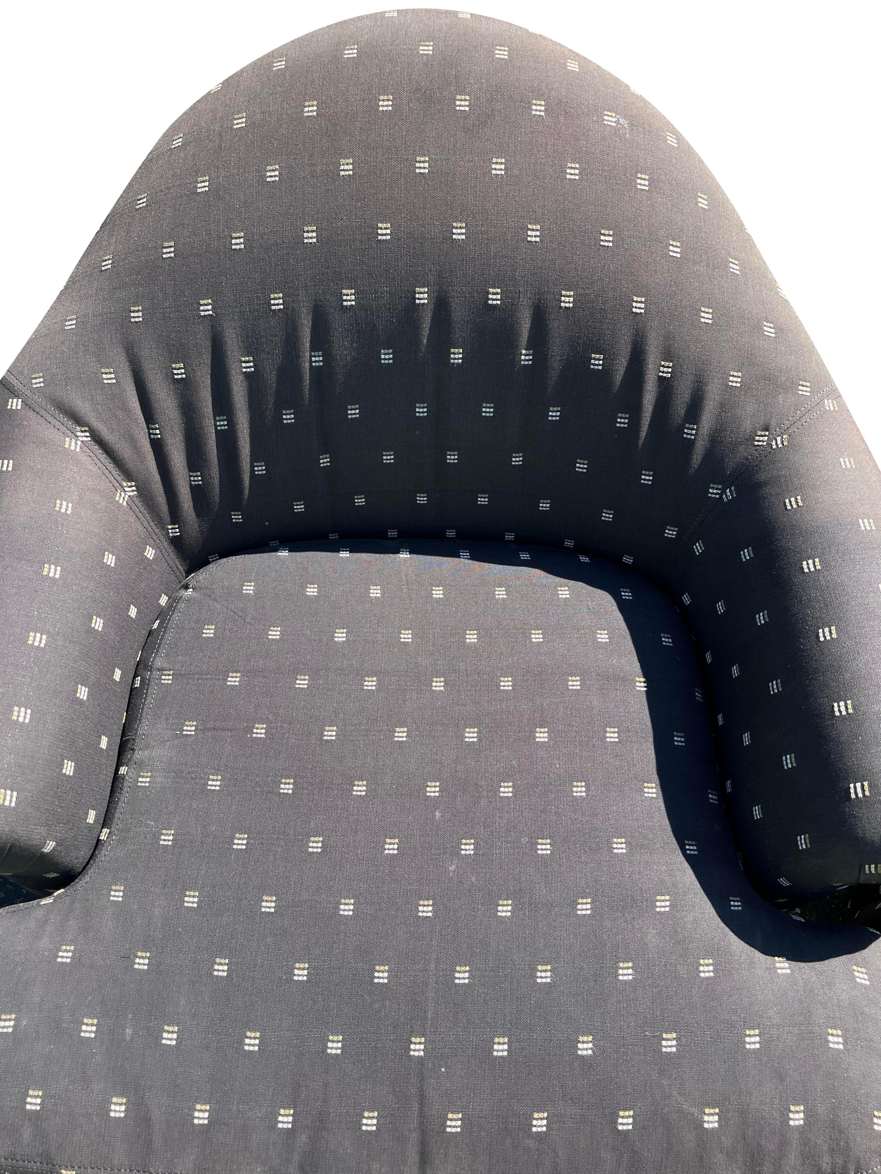 Vintage Modern Swivel Lounge Chairs by Robert Allen - A Pair.

Indulge in mid-century modern luxury with this stunning pair of Vintage Modern Swivel Lounge Chairs by Robert Allen. These iconic chairs combine sleek design with exceptional