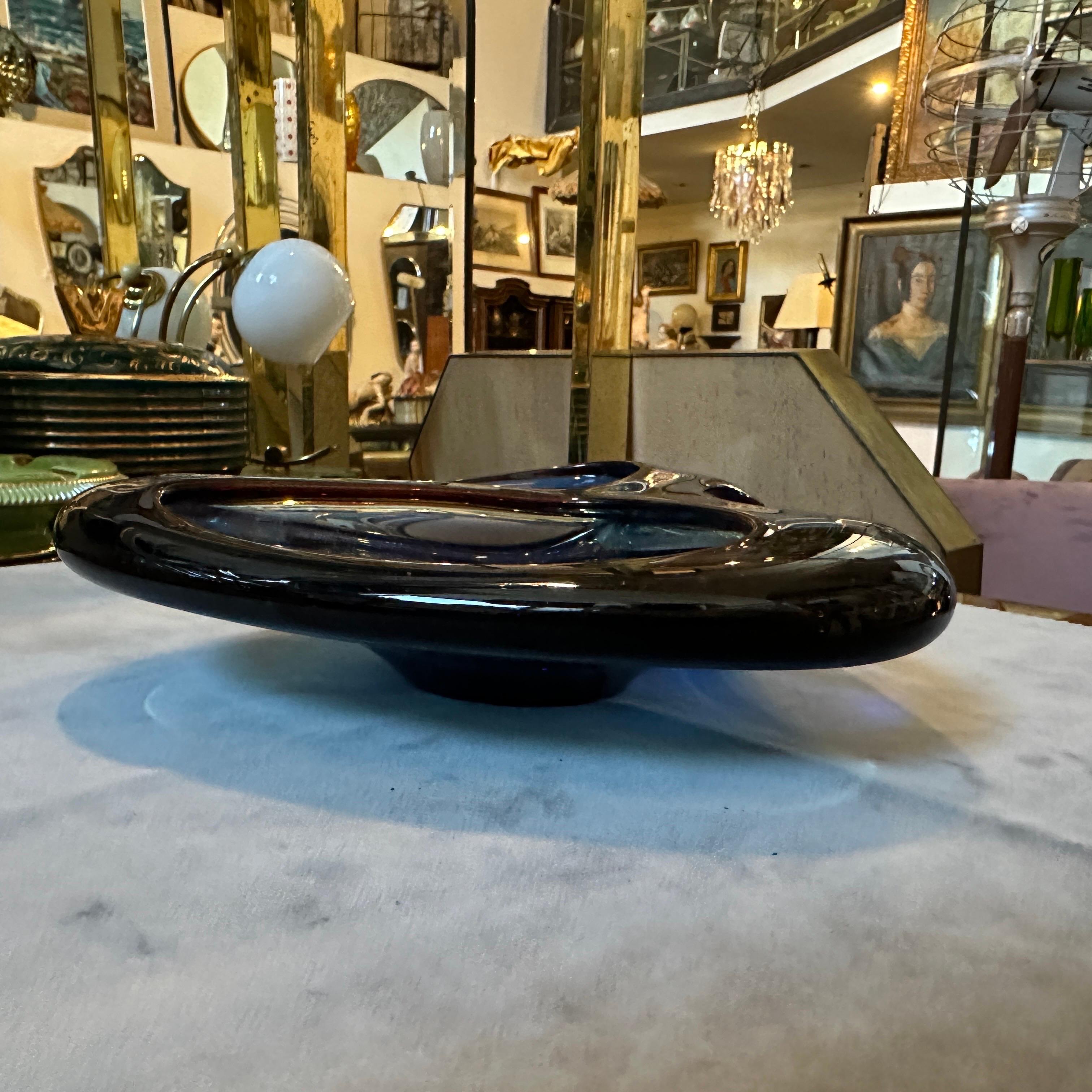 1980s Modernist Blue and Brown Murano Glass Triangular Ashtray In Excellent Condition For Sale In Aci Castello, IT
