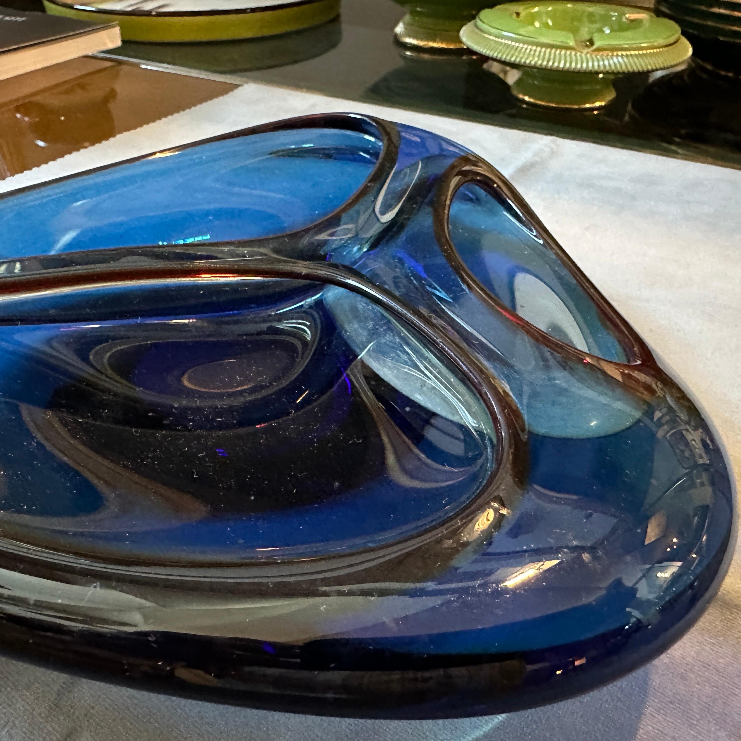 1980s Modernist Blue and Brown Murano Glass Triangular Ashtray For Sale 3