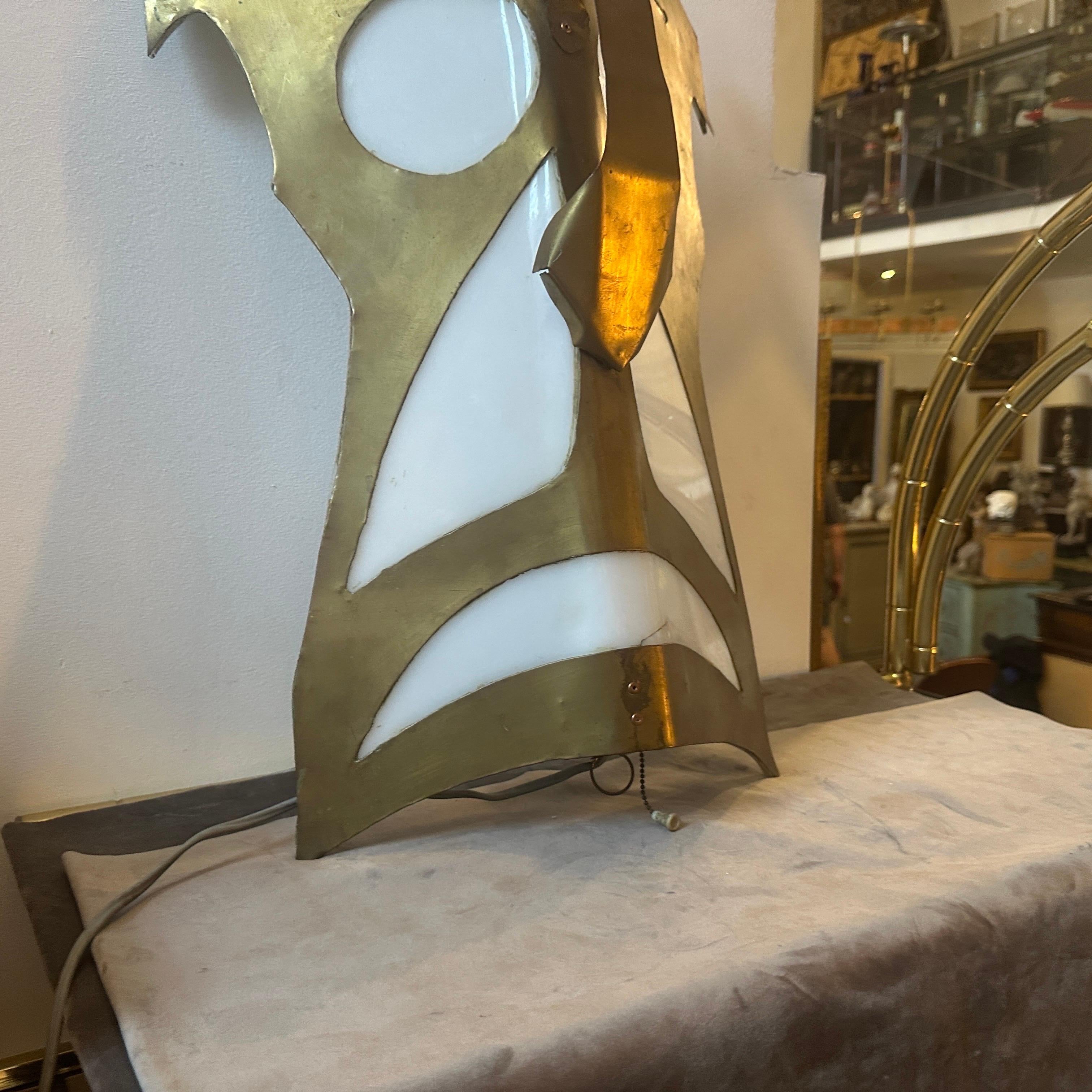 1980s Modernist Brass and White Plexiglass Tribal Mask Wall Light In Good Condition For Sale In Aci Castello, IT