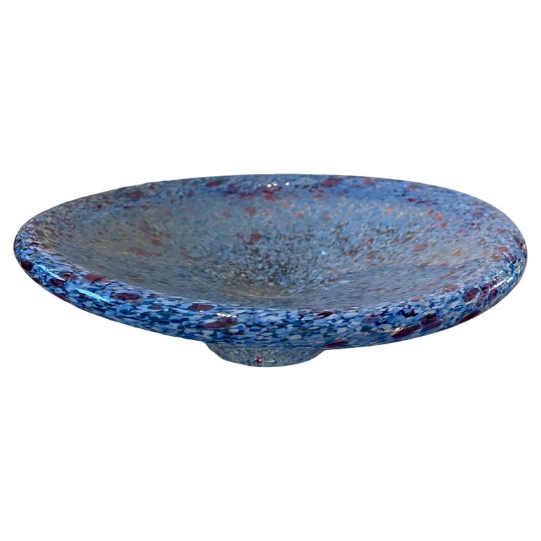 A rare blue, white and pink heavy murano glass centerpiece designed and hand-crafted in Venice in the Eighties in the style of carlo Moretti, the round irregular shape gives it a superb look, it's in perfect conditions.
