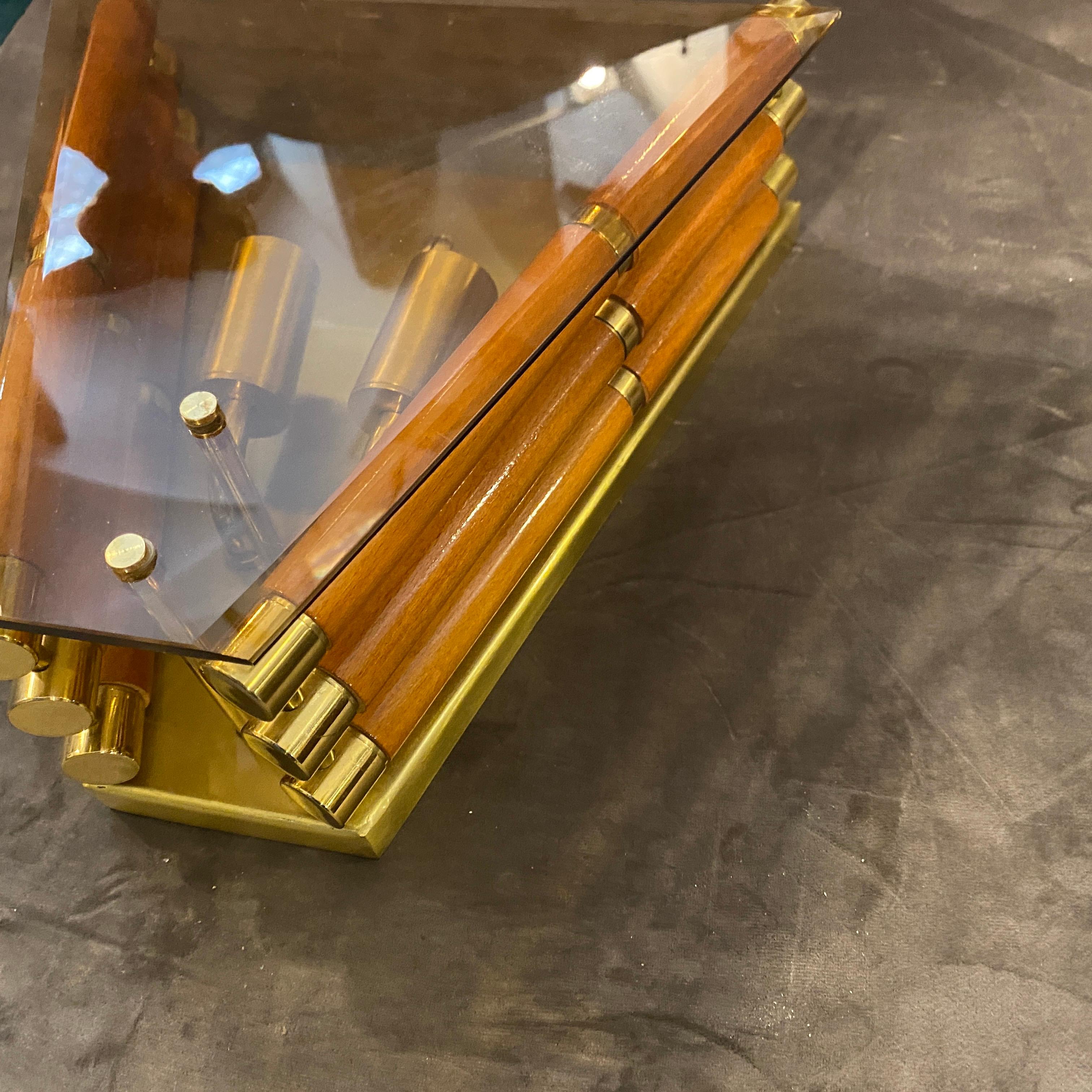 A rare single wall sconce designed and manufactured in Italy in the Eighties. It's in perfect conditions, it works both 110-240 volts and needs two regular bulbs. 