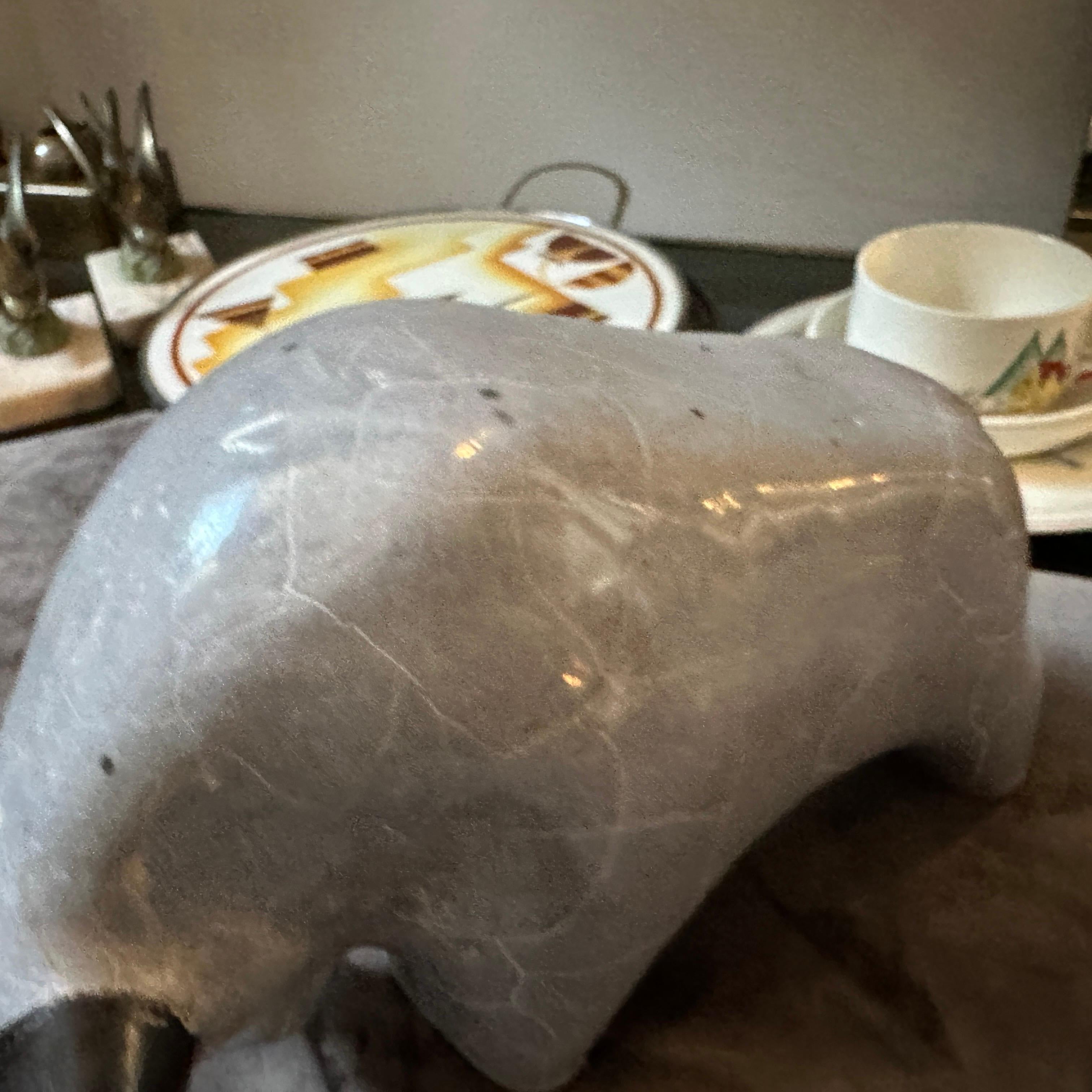 Toro alemán modernista de cerámica de lava gris y negra de los años 80 Alemán en venta