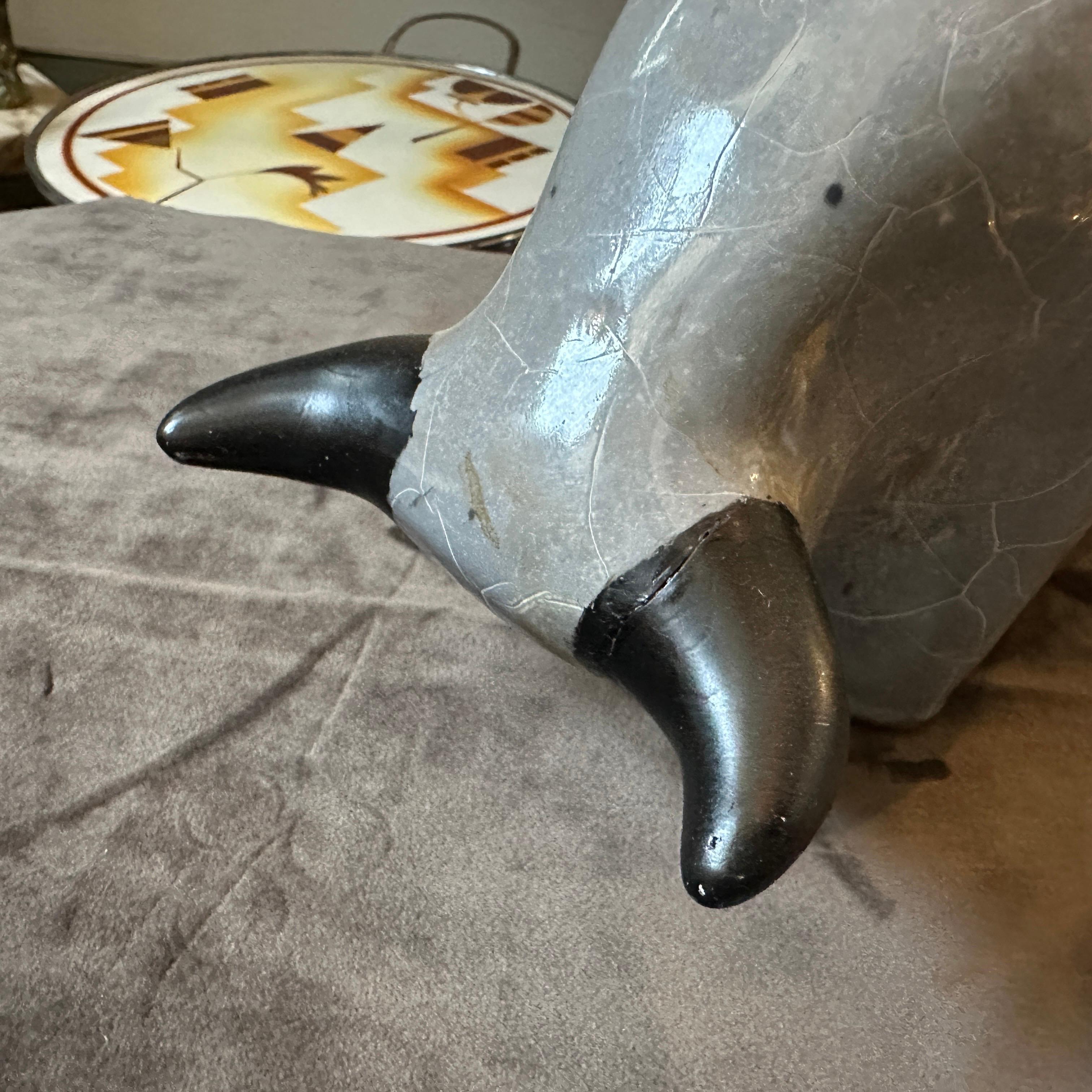 Toro alemán modernista de cerámica de lava gris y negra de los años 80 Pintado a mano en venta