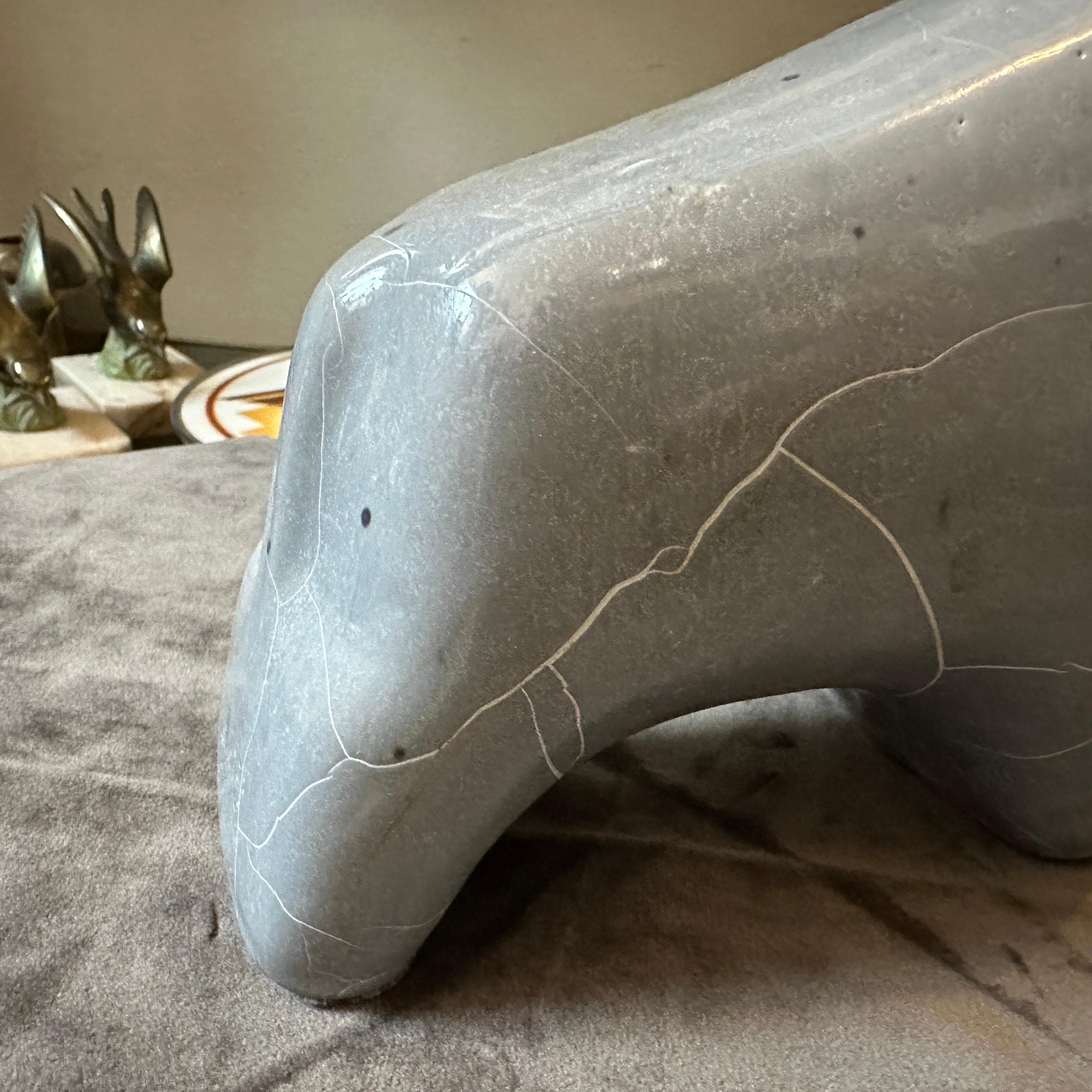 Toro alemán modernista de cerámica de lava gris y negra de los años 80 Cerámico en venta