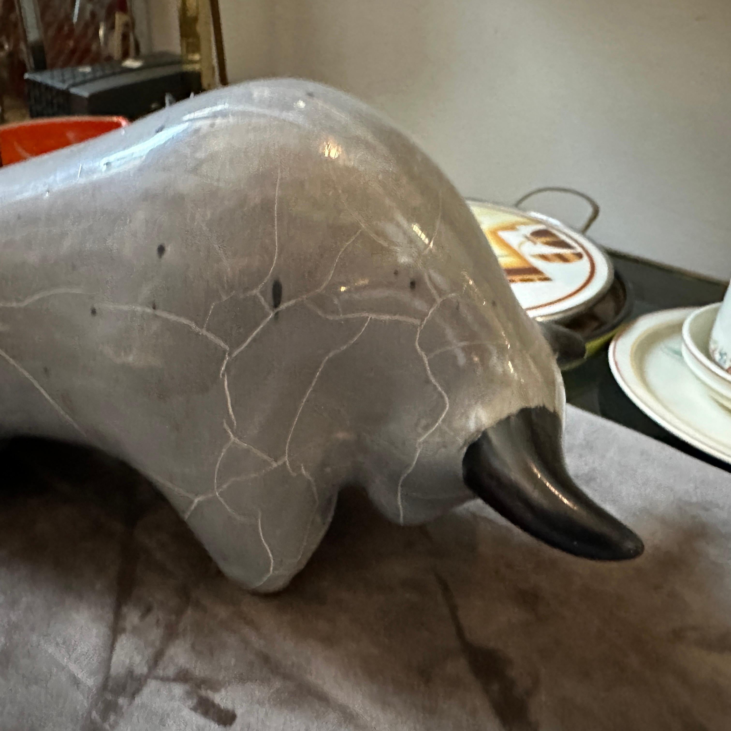 Toro alemán modernista de cerámica de lava gris y negra de los años 80 en venta 1