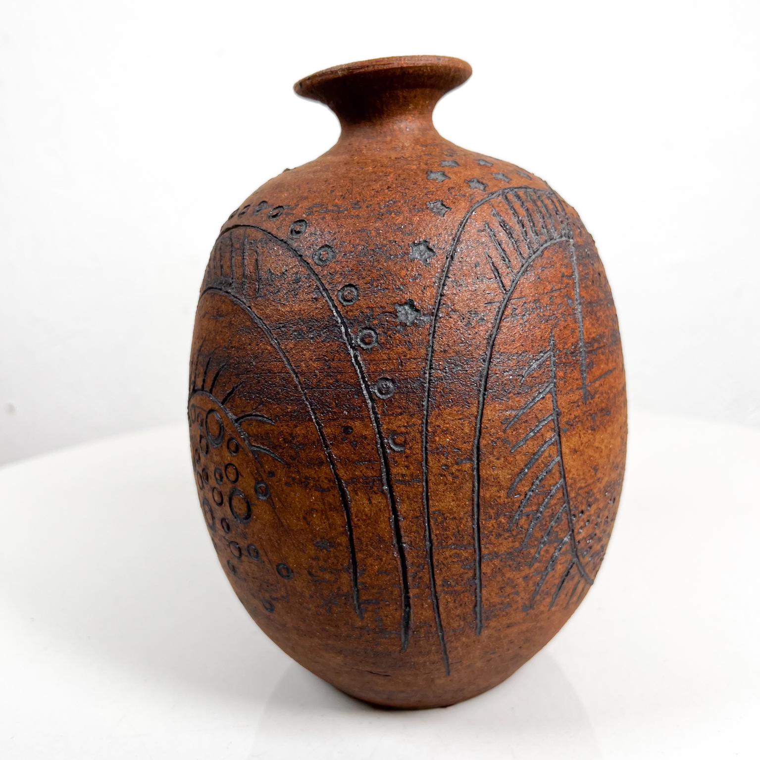 1980s Modernist Mel Pottery Vase Textured Abstract Design For Sale 1