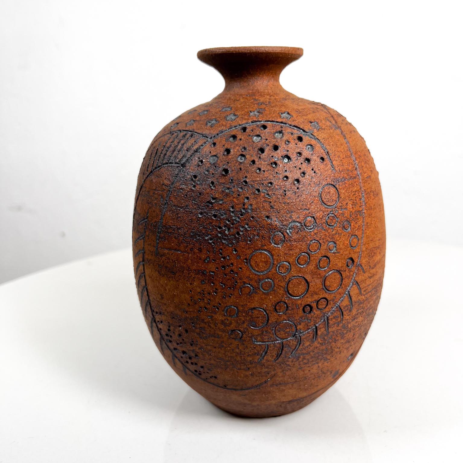 1980s Modernist Mel Pottery Vase Textured Abstract Design For Sale 3