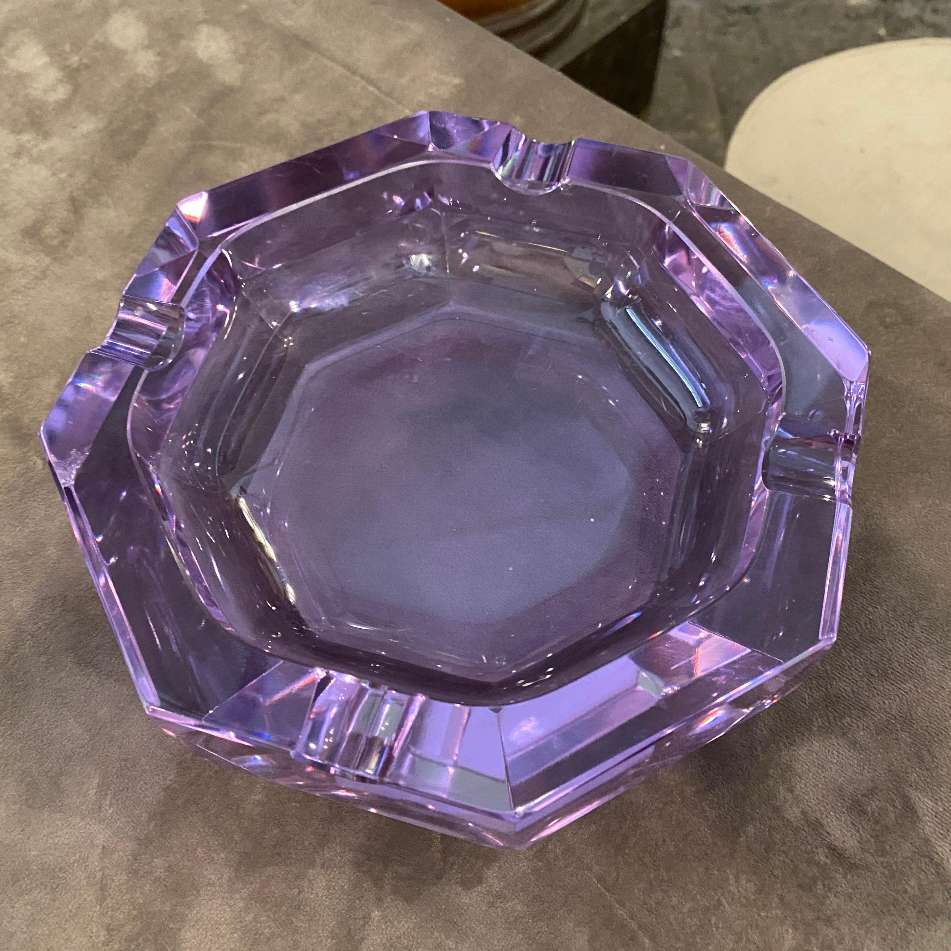 An heavy murano glass ashtray made in the Eighties in perfect conditions.