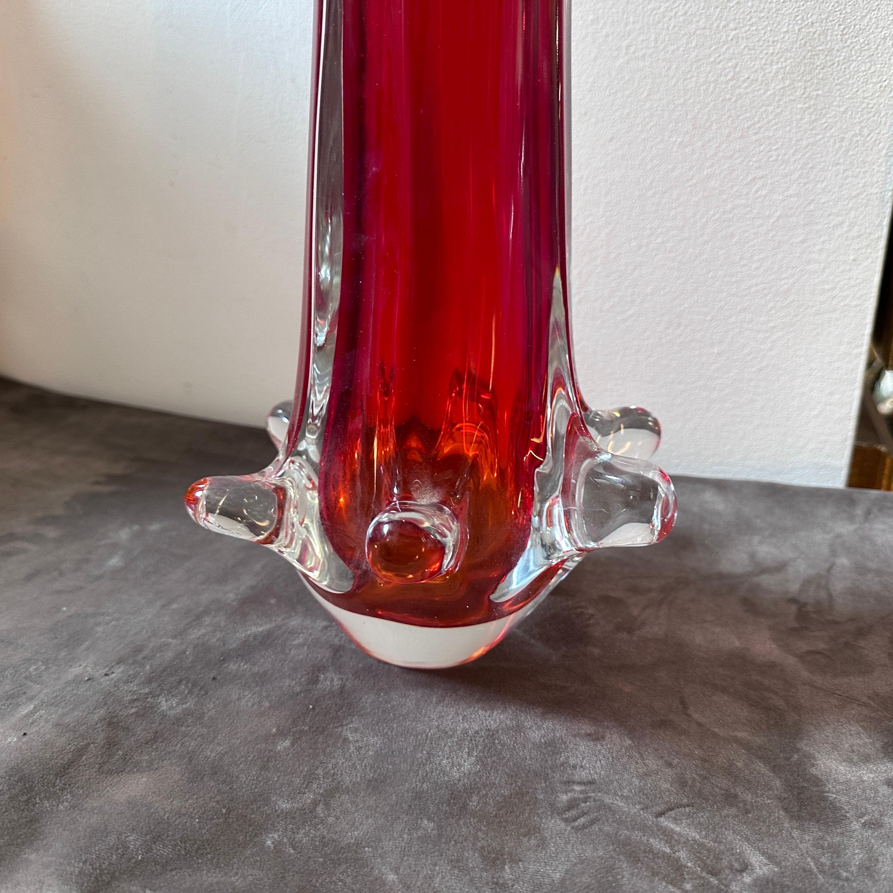 1980s Modernist Red Sommerso Murano Glass Tall Vase by Seguso In Good Condition For Sale In Aci Castello, IT