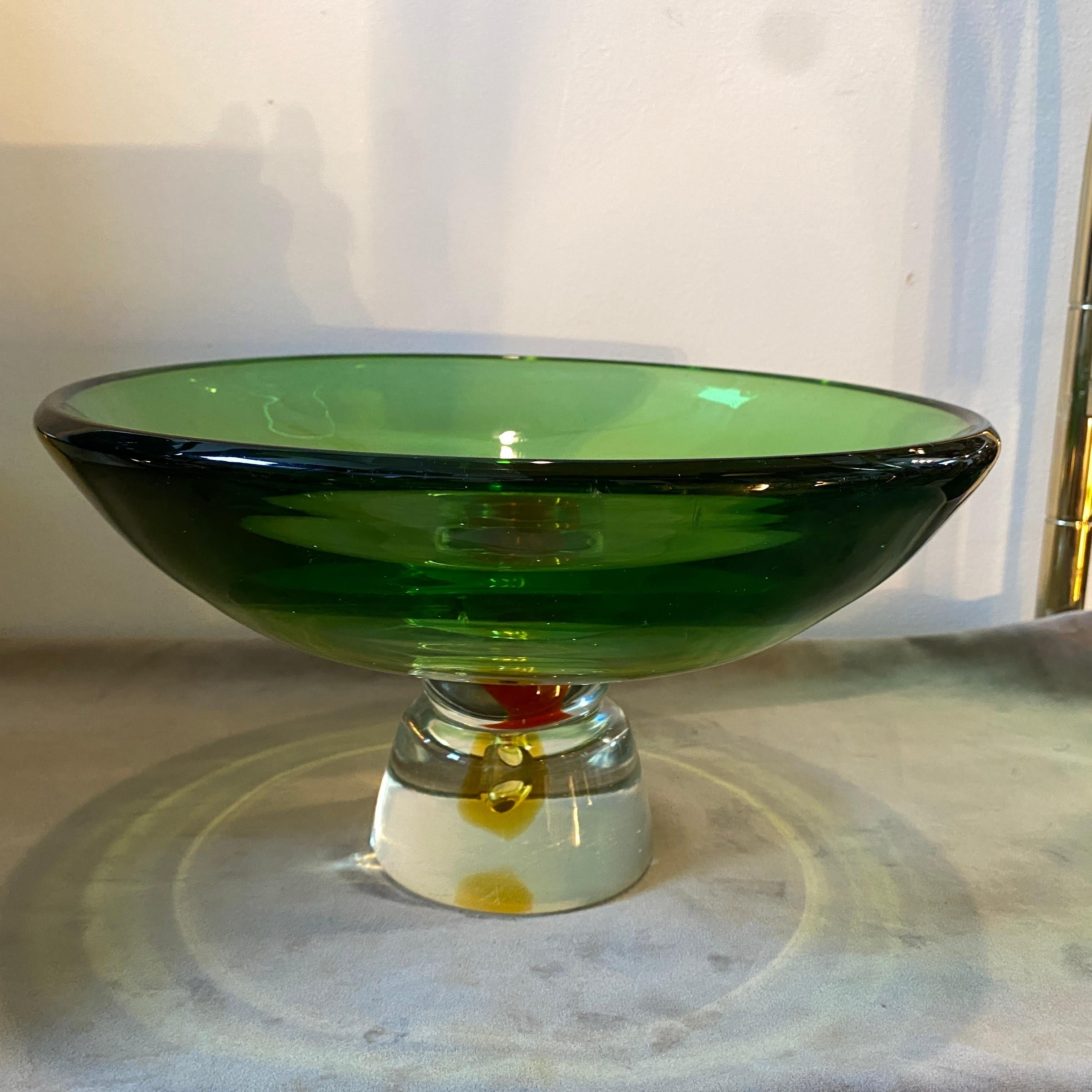 A stylish modernist red and green sommerso murano glass centerpiece made in Venice in the eighties, it's in perfect conditions