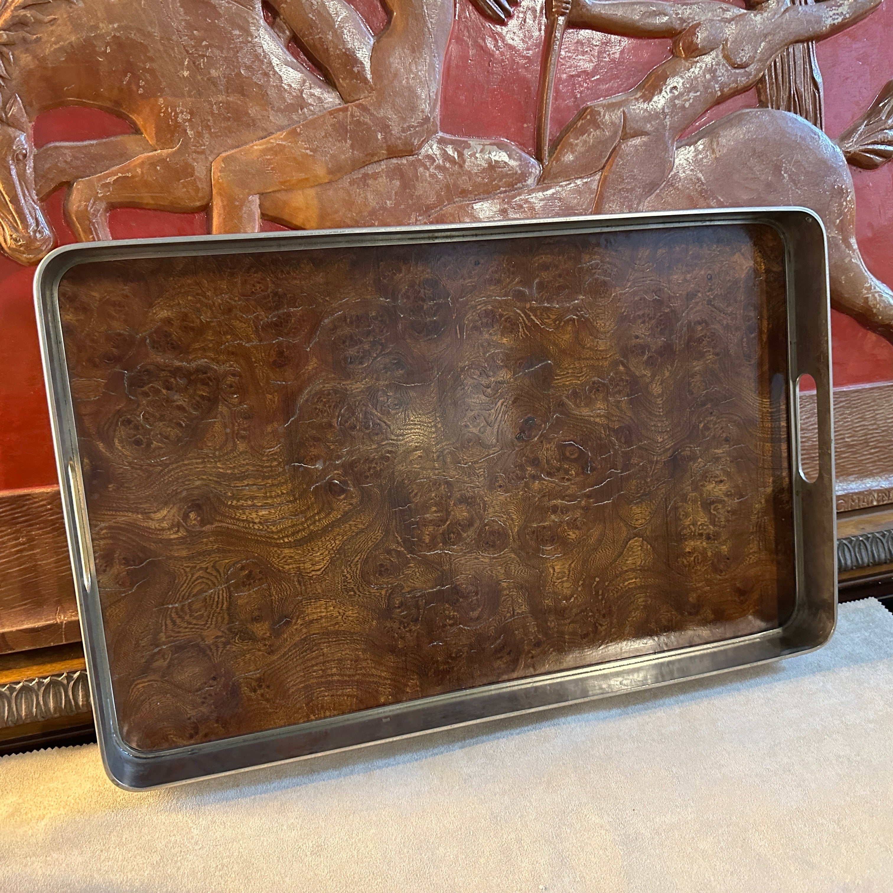 This Italian Serving Tray is a sophisticated blend of natural luxury and sleek design, characteristic of modernist aesthetics from that era. Crafted from Thuya briar wood, features a rich, dark brown hue with intricate grain patterns that add a
