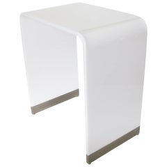 table console haute en acrylique blanc et lucite avec cascade:: style moderniste des années 1980