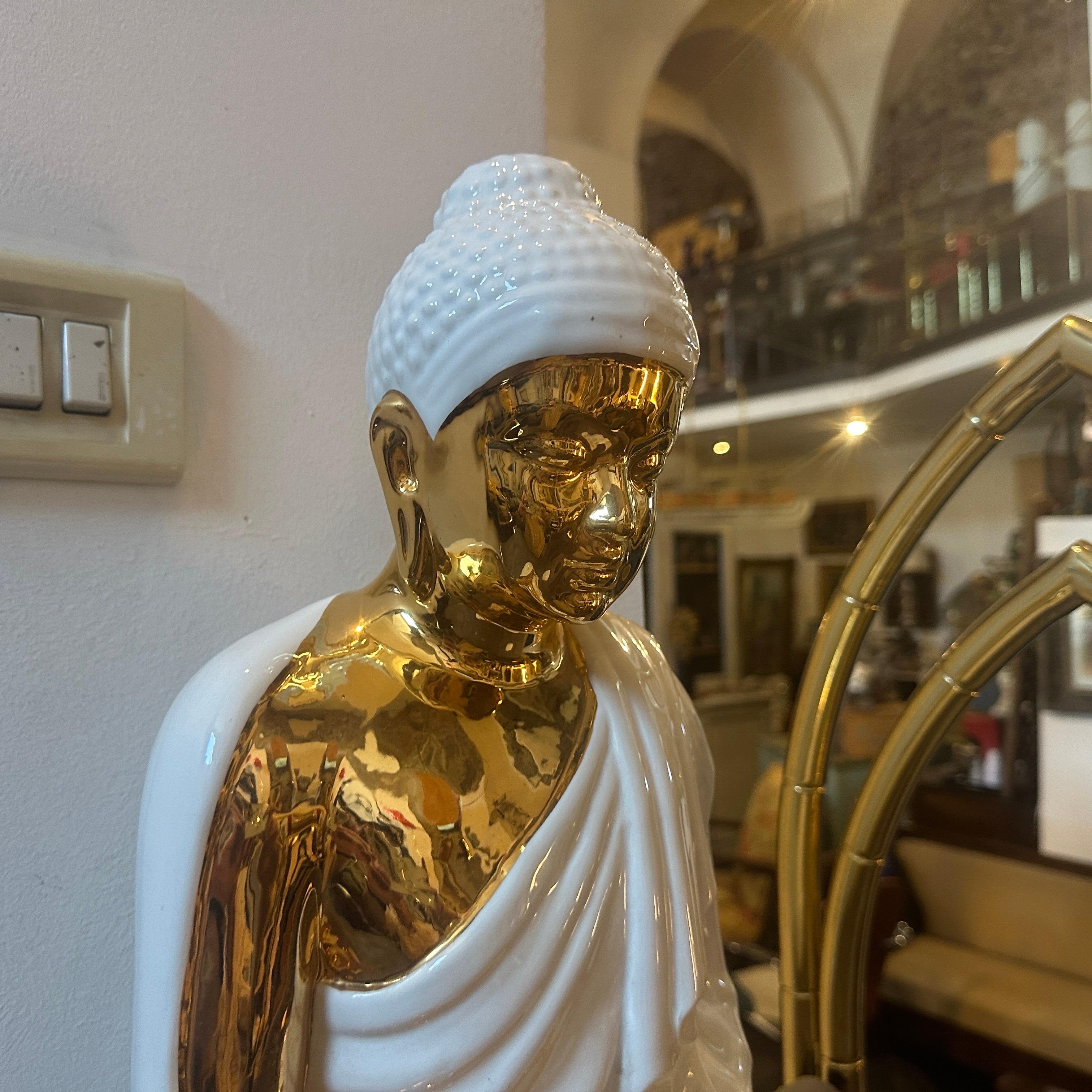 1980s Modernist White and Gold Porcelain Buddha Statue by Tommaso Barbi In Good Condition In Aci Castello, IT