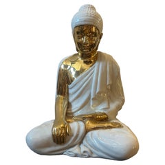 Statua di Buddha in porcellana bianca e oro modernista degli anni '80 di Tommaso Barbi