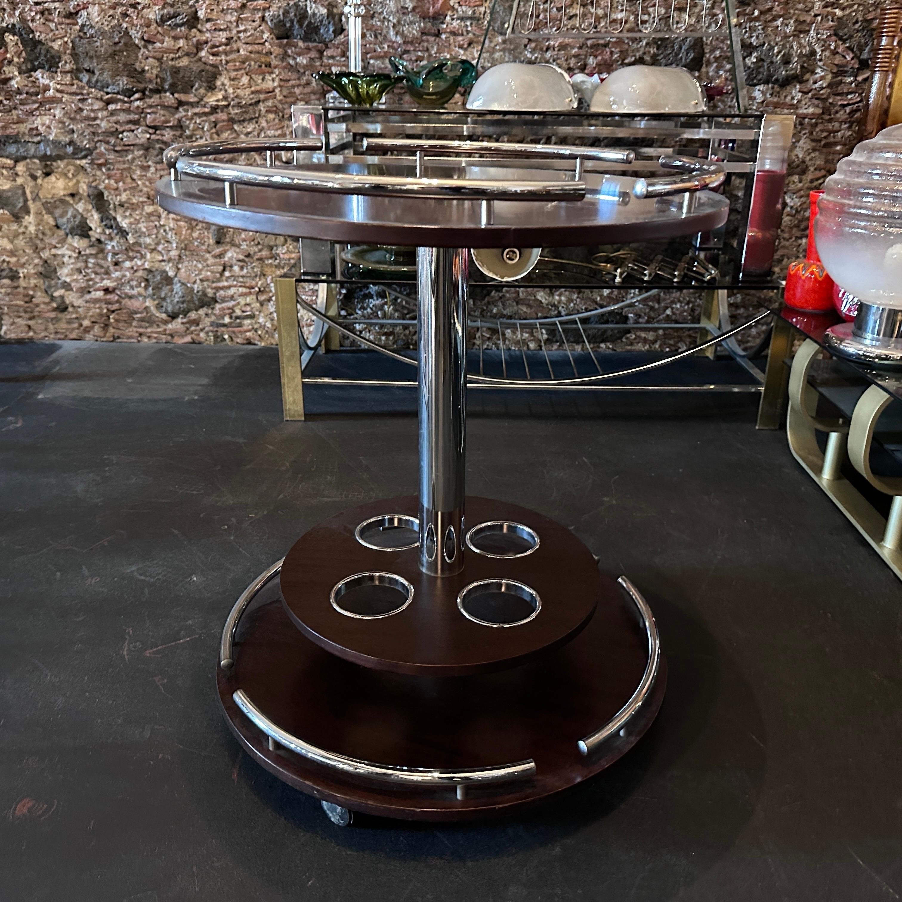 1980s Modernist Wood and Chromed Metal Italian Round Bar Cart In Good Condition For Sale In Aci Castello, IT