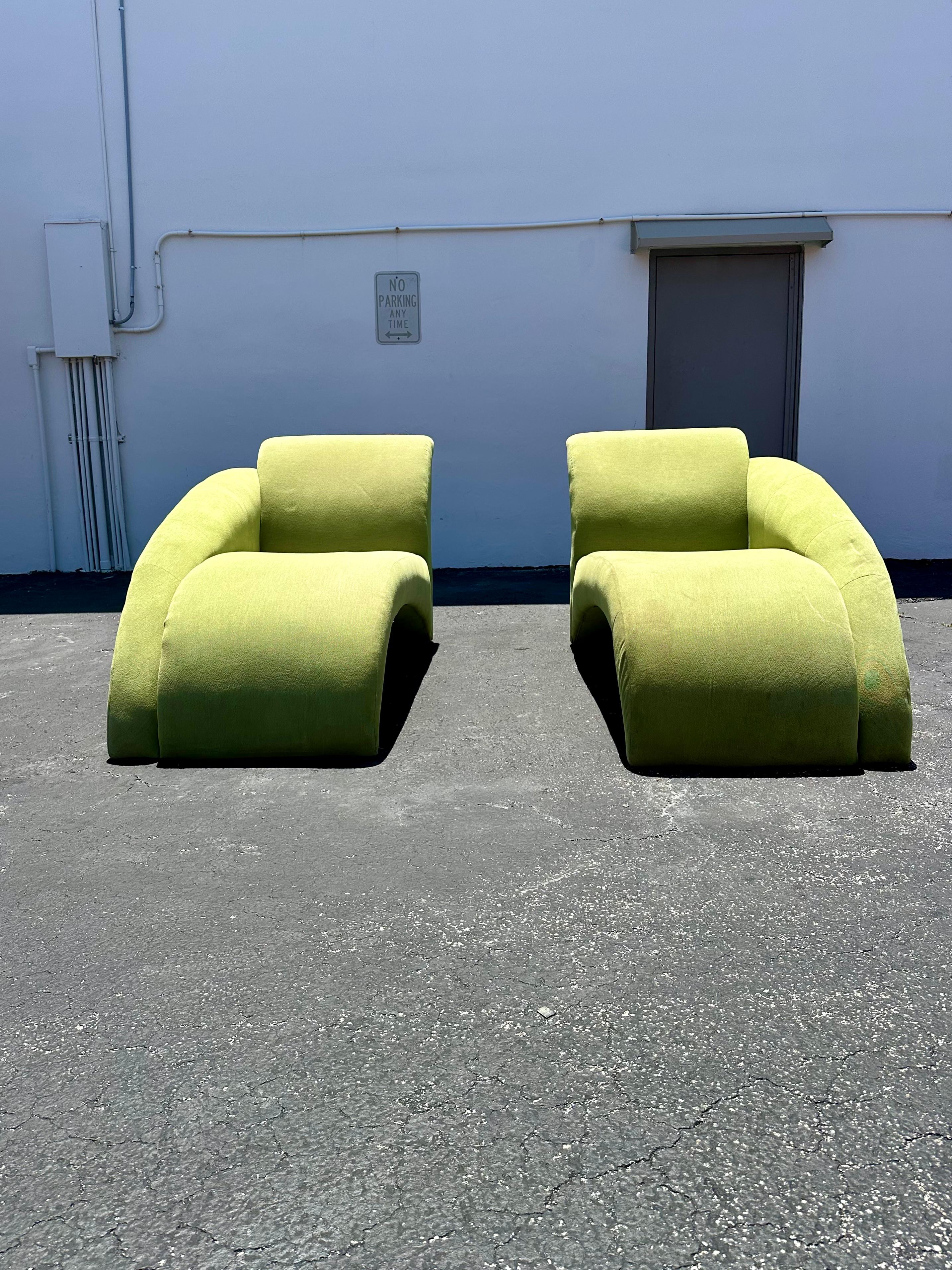 Transport yourself back to the sleek and sophisticated 1980s with this exquisite modular two piece chaise lounge sofa. The ultra rare lounger exudes an air of luxury and refinement. Outstanding design is exhibited throughout. The beautiful chartuese