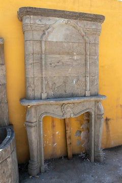 Camino monumentale degli anni ’80 in pietra scolpita, in stile barocco francese