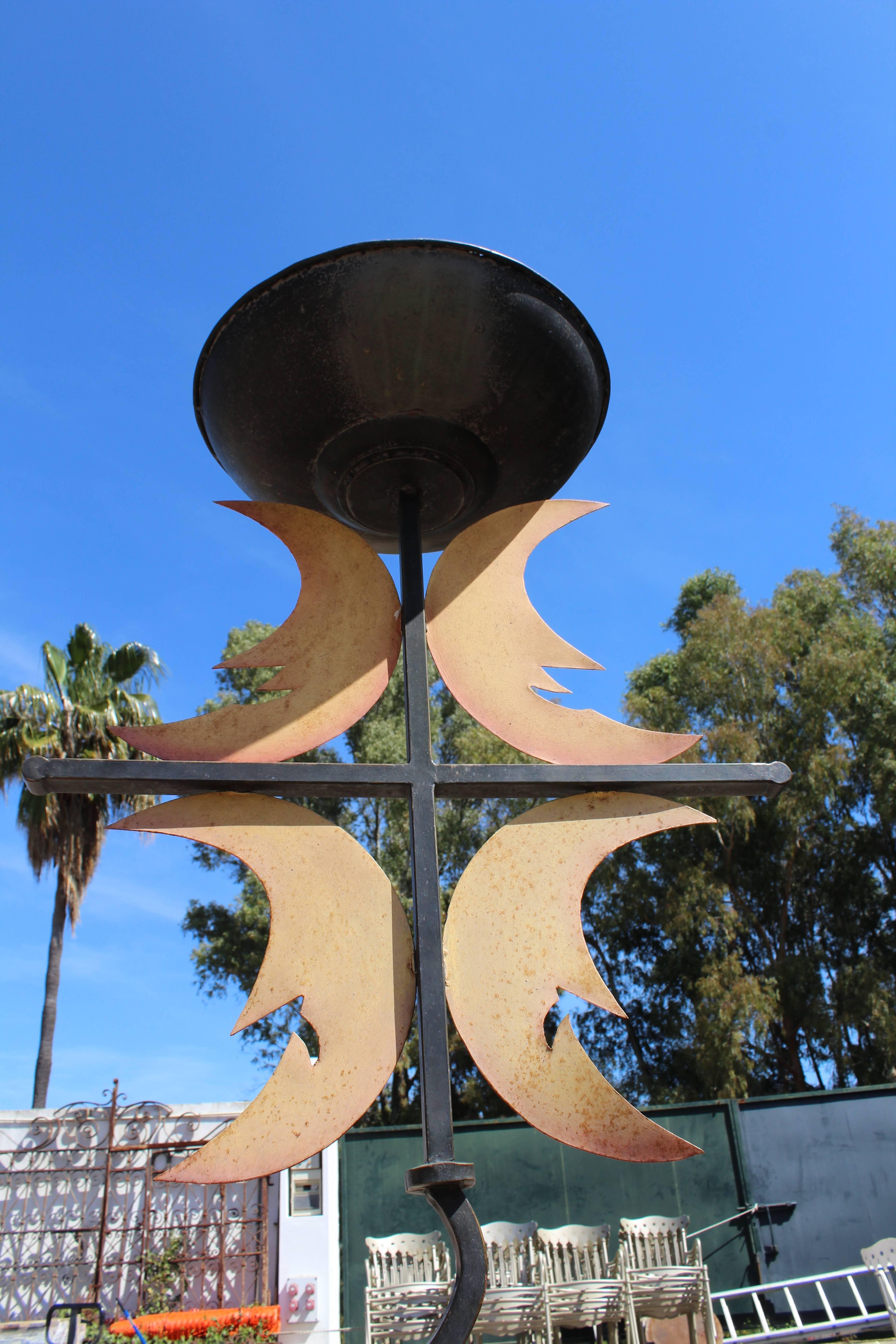 1980s Moon and Fire Forged Iron Standing Lamp In Good Condition For Sale In Marbella, ES