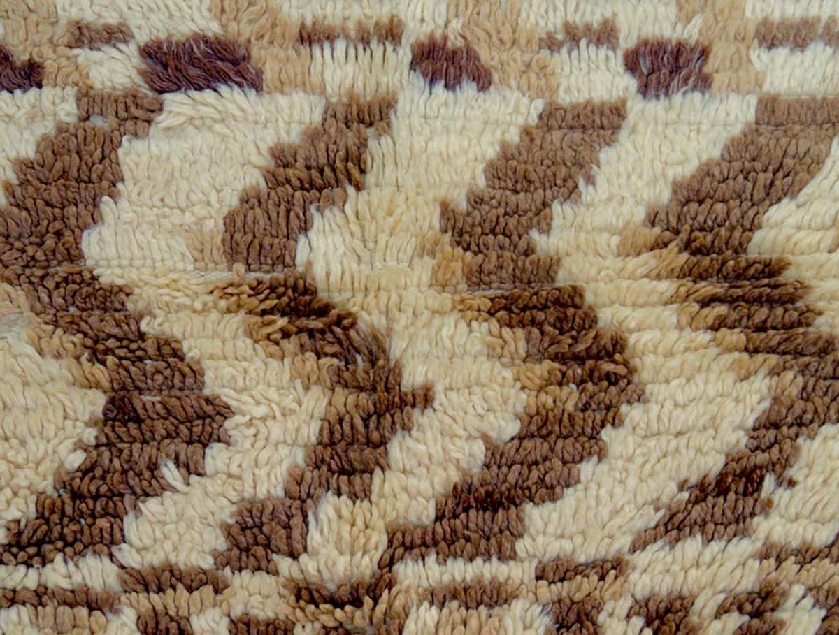 Hand-Woven 1980s Moroccan Azilal Rug 3'10 x 5'6 For Sale