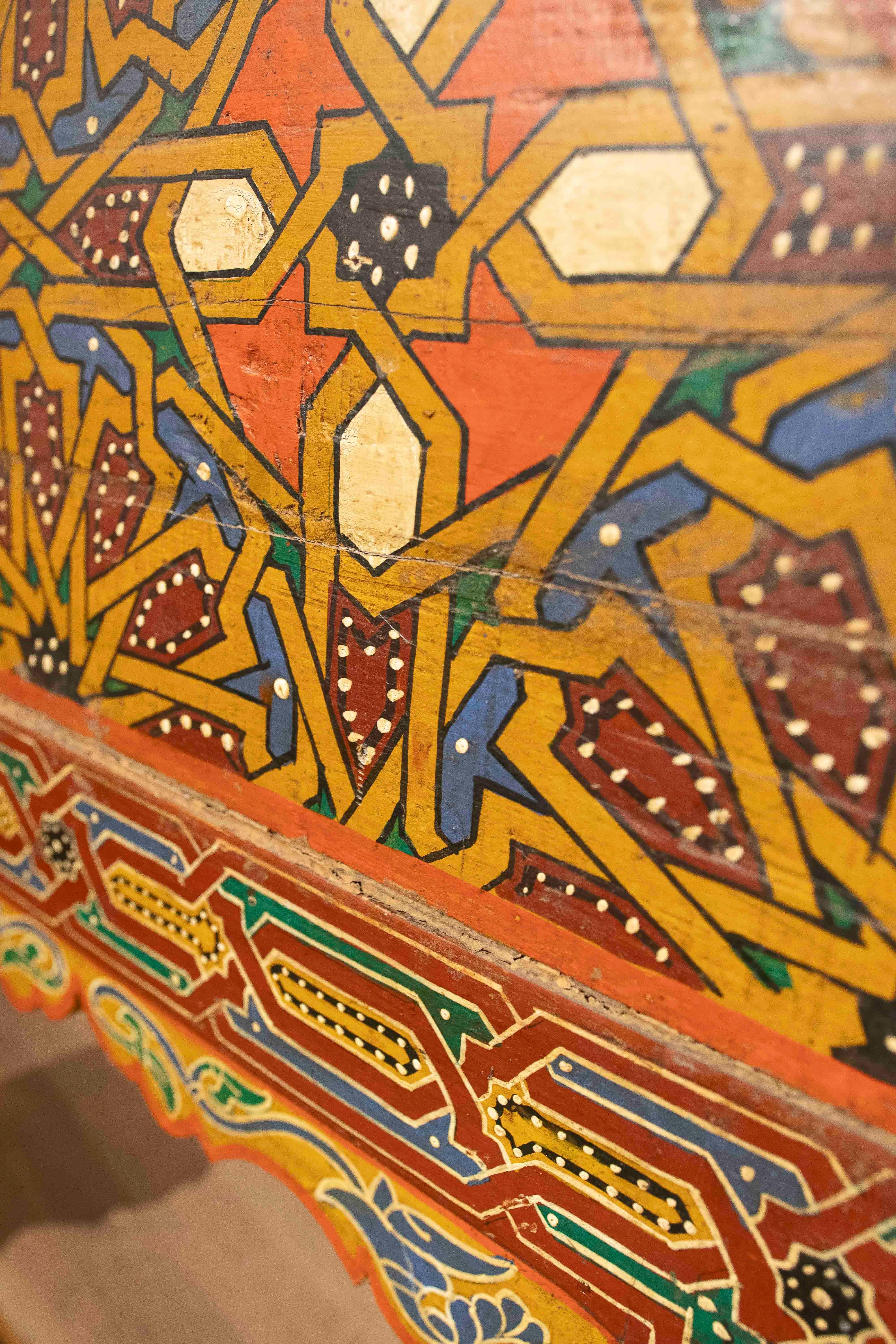 Miroir marocain polychrome des années 1980 avec design géométrique fait à la main Bon état - En vente à Marbella, ES