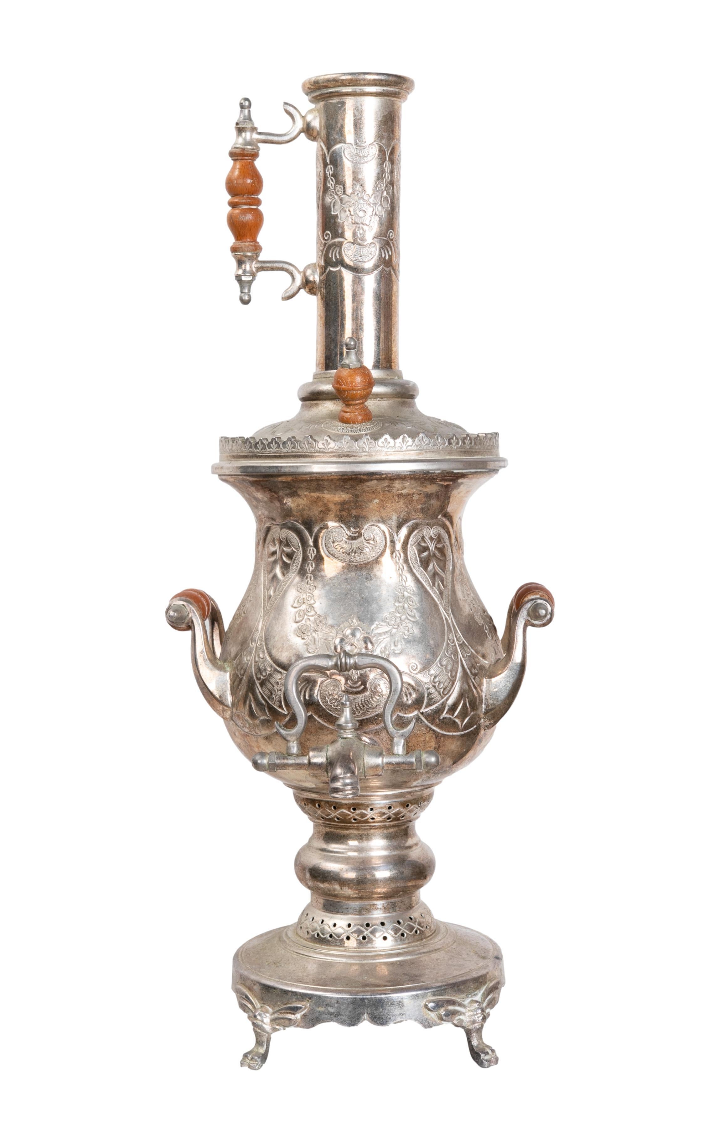 1980s Moroccan Silver-Plated Metal Samovar with Wooden Handles In Good Condition In Marbella, ES