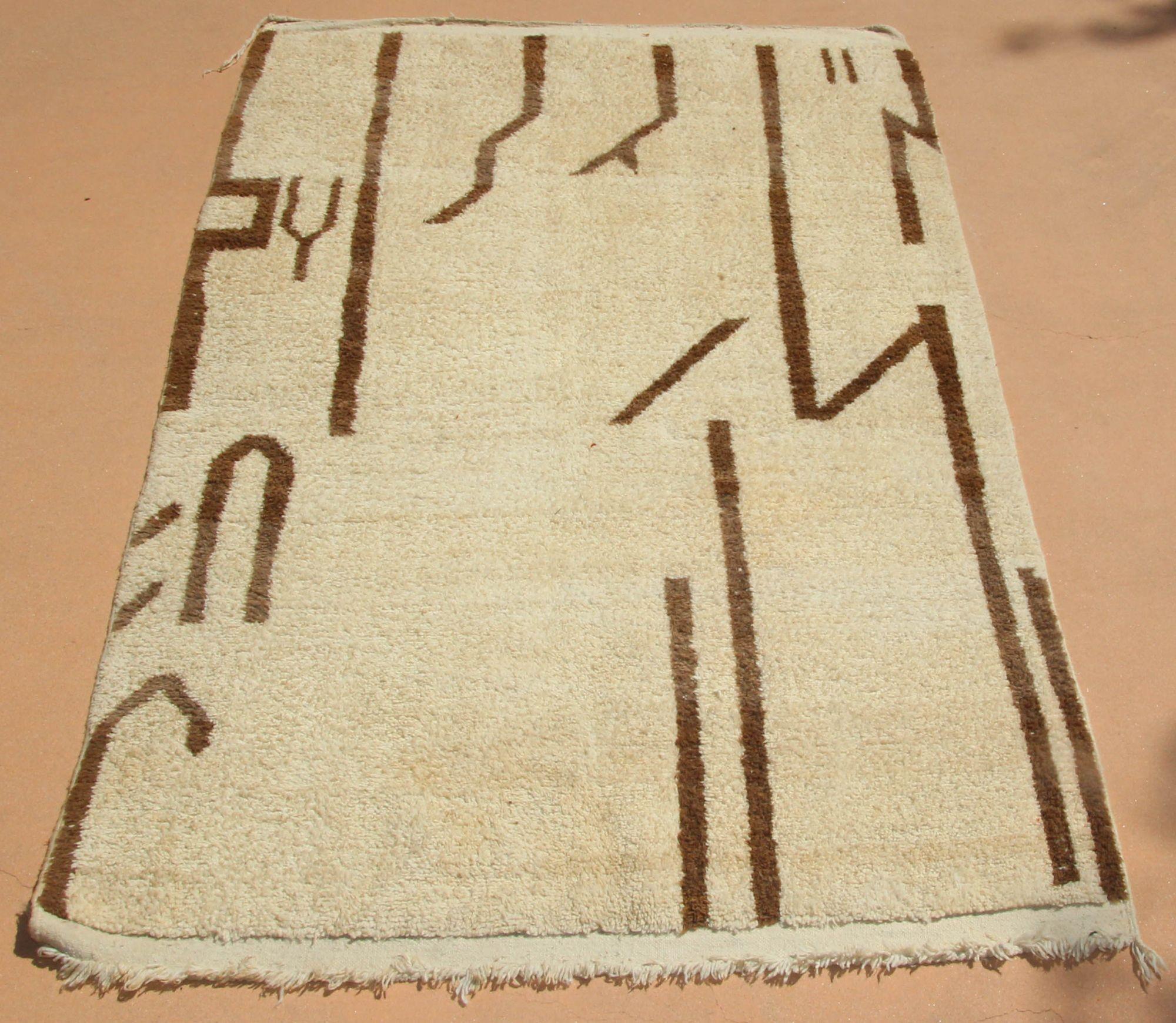 1980s Moroccan Vintage Beni Ouarain Rug North Africa 8