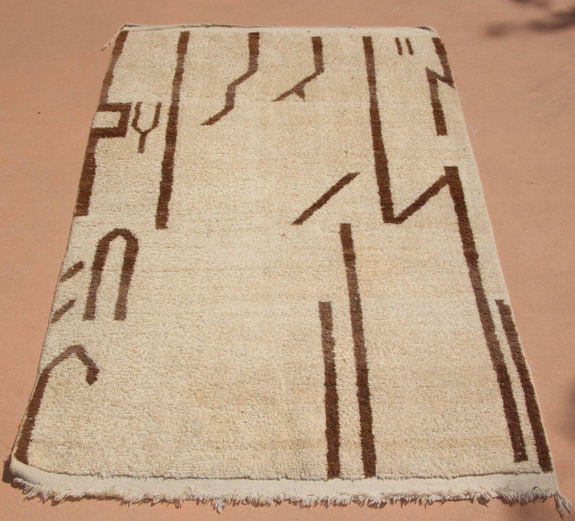 Tribal 1980s Moroccan Vintage Beni Ouarain Rug North Africa