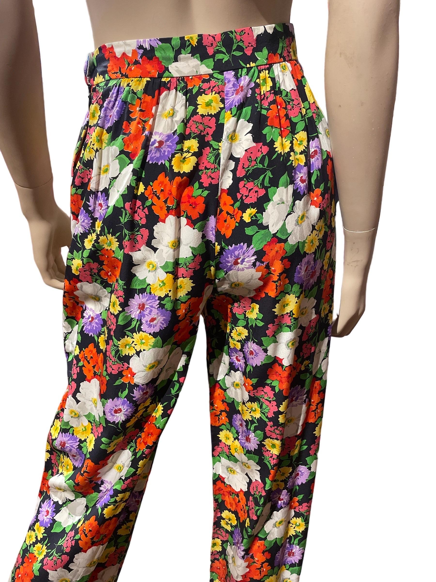 1980s Moschino Couture Floral Garden Pants w/ Black Lace Trim

Adorable and silky Moschino couture floral pants with side zipper and button. Perfect for Summer & Spring!

Waist: 26”
Inseam: 31”
Length:42”
Front Rise: 13”
Hips: 42”
