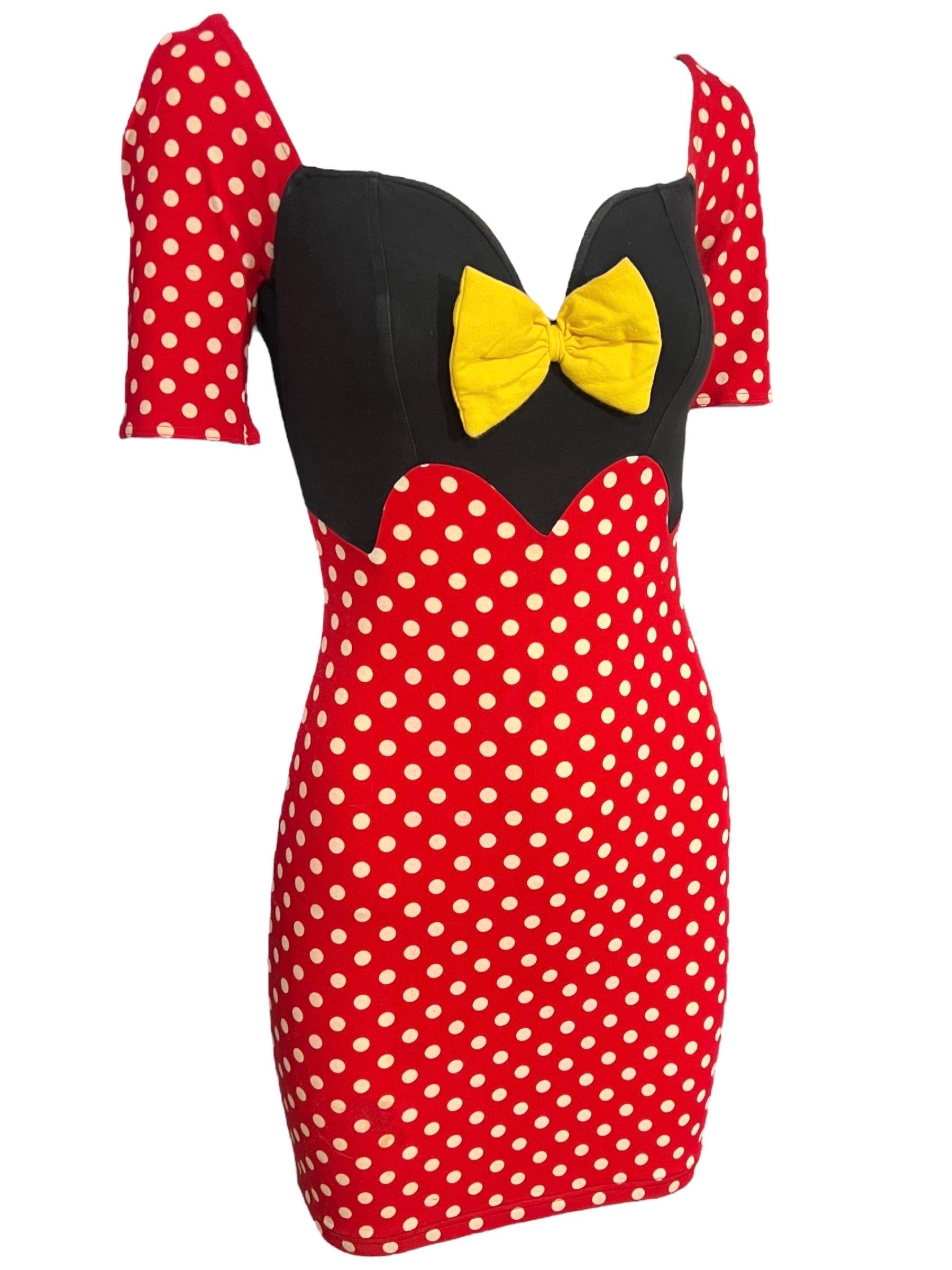 Super fun and whimsical rare Moschino late 80's/early 90's polka dot minnie mouse inspired dress accented with a yellow bow.
Featuring a sweetheart neckline and cap sleeves.
An iconic piece of Franco Moschino history.
Made in Italy

Size: US size