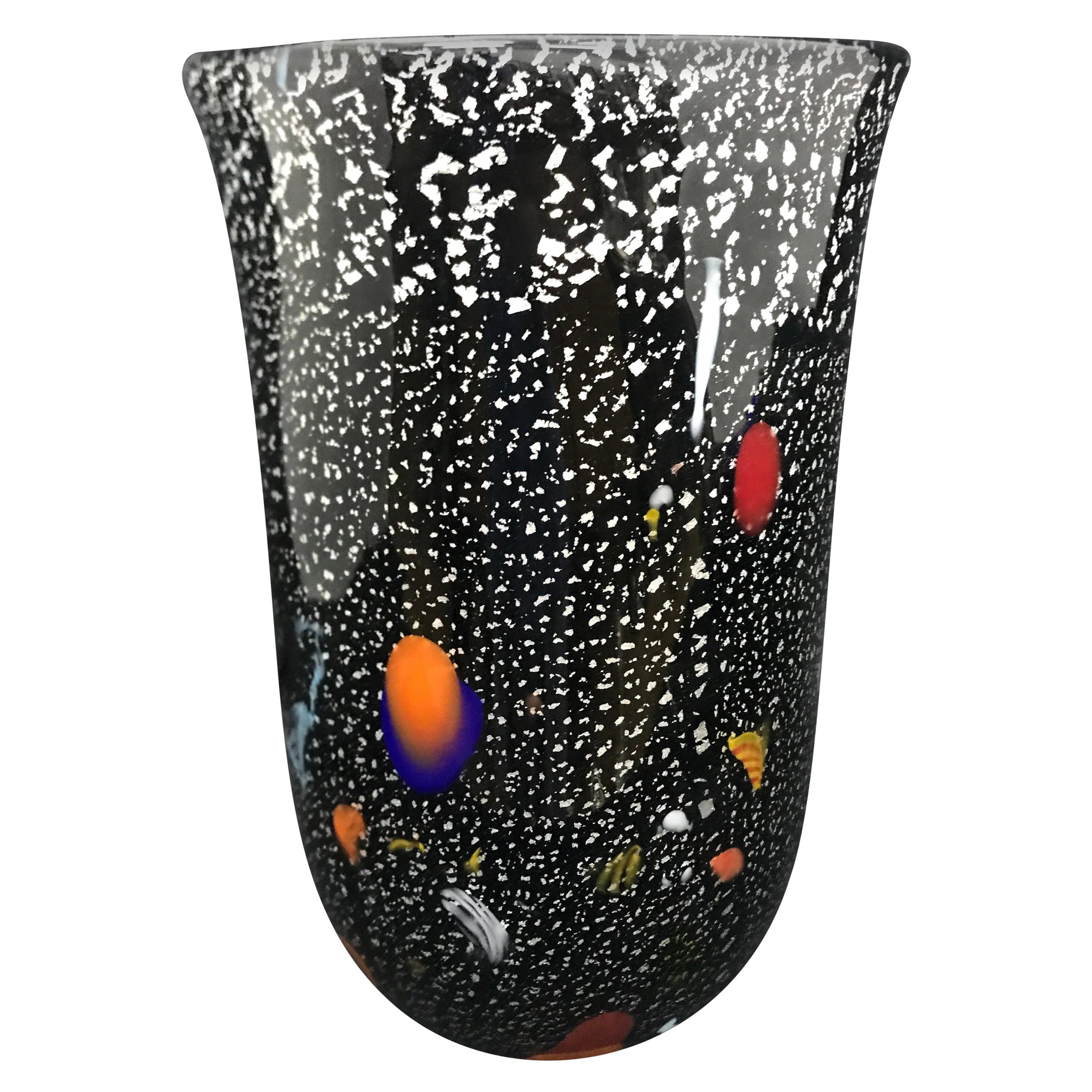 1980er Jahre Barbini Stil Schwarz-Weiß-Murano-Glas und Murrina einfügen italienischen Vase