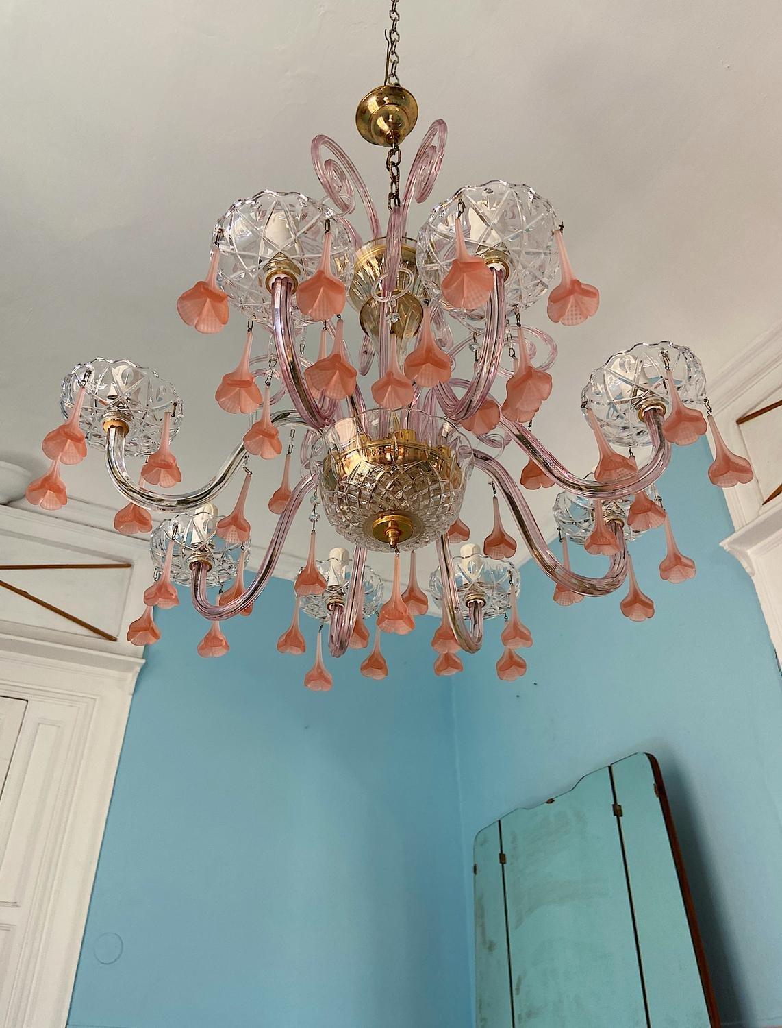1980s Murano Glass Chandelier with Pink Flowers In Good Condition In Palermo, PA