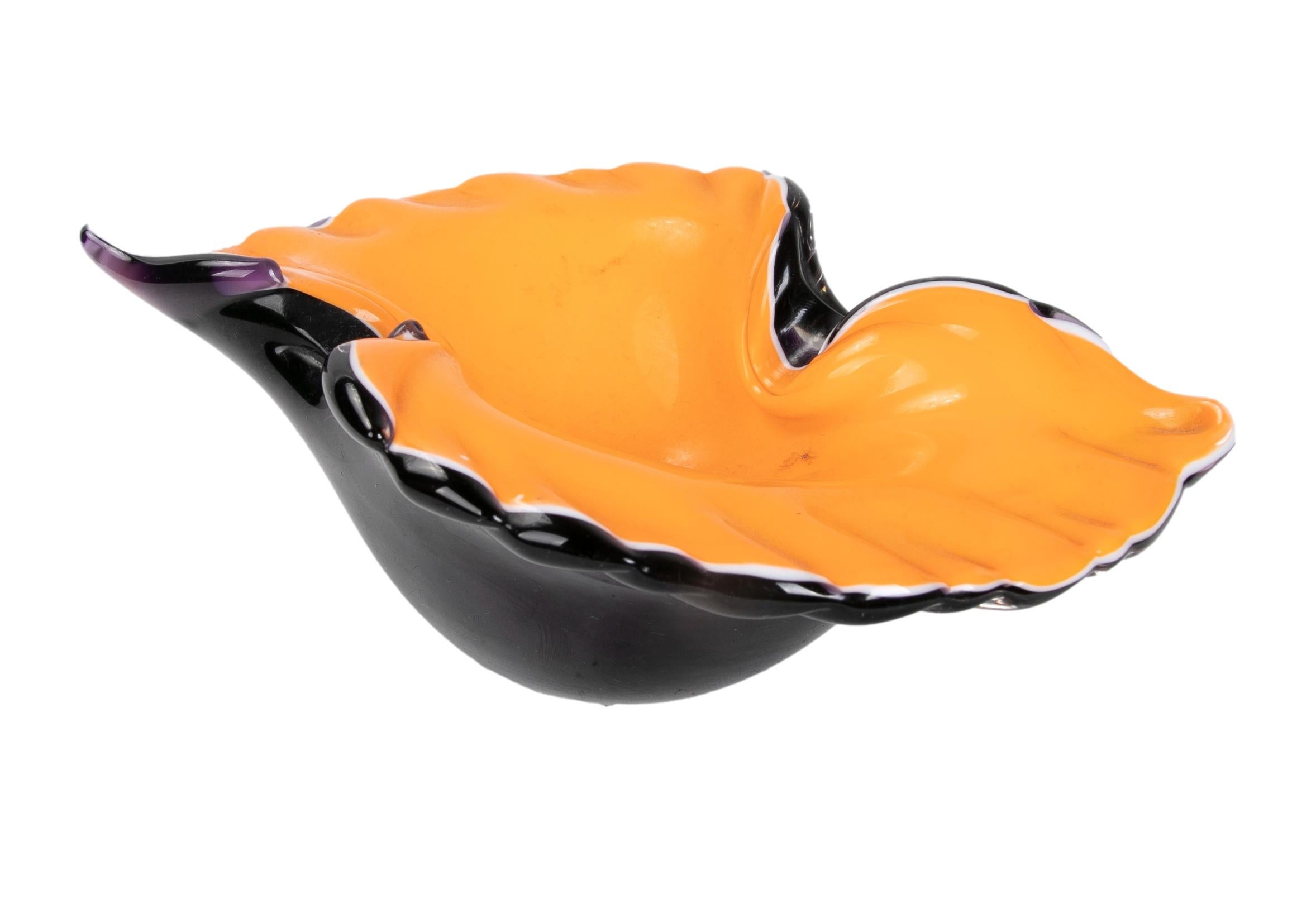 coquille en verre de Murano des années 1980, de couleur violette et jaune.