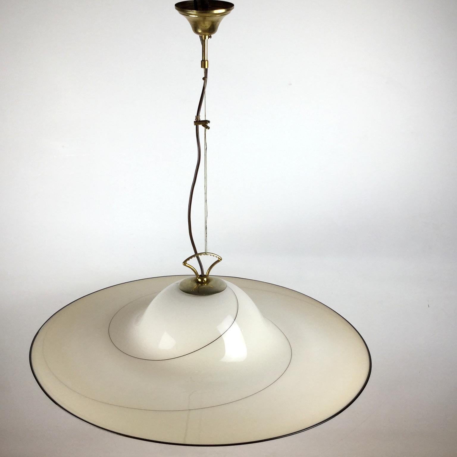 Bell-shaped pendant lamp, in hand blown glass, attributed Seguso Vetri d'Arte Murano workshops
This creamy glass that will give you amazing light, with one swirling decorative line and a brass adjustable mounting finish.
  