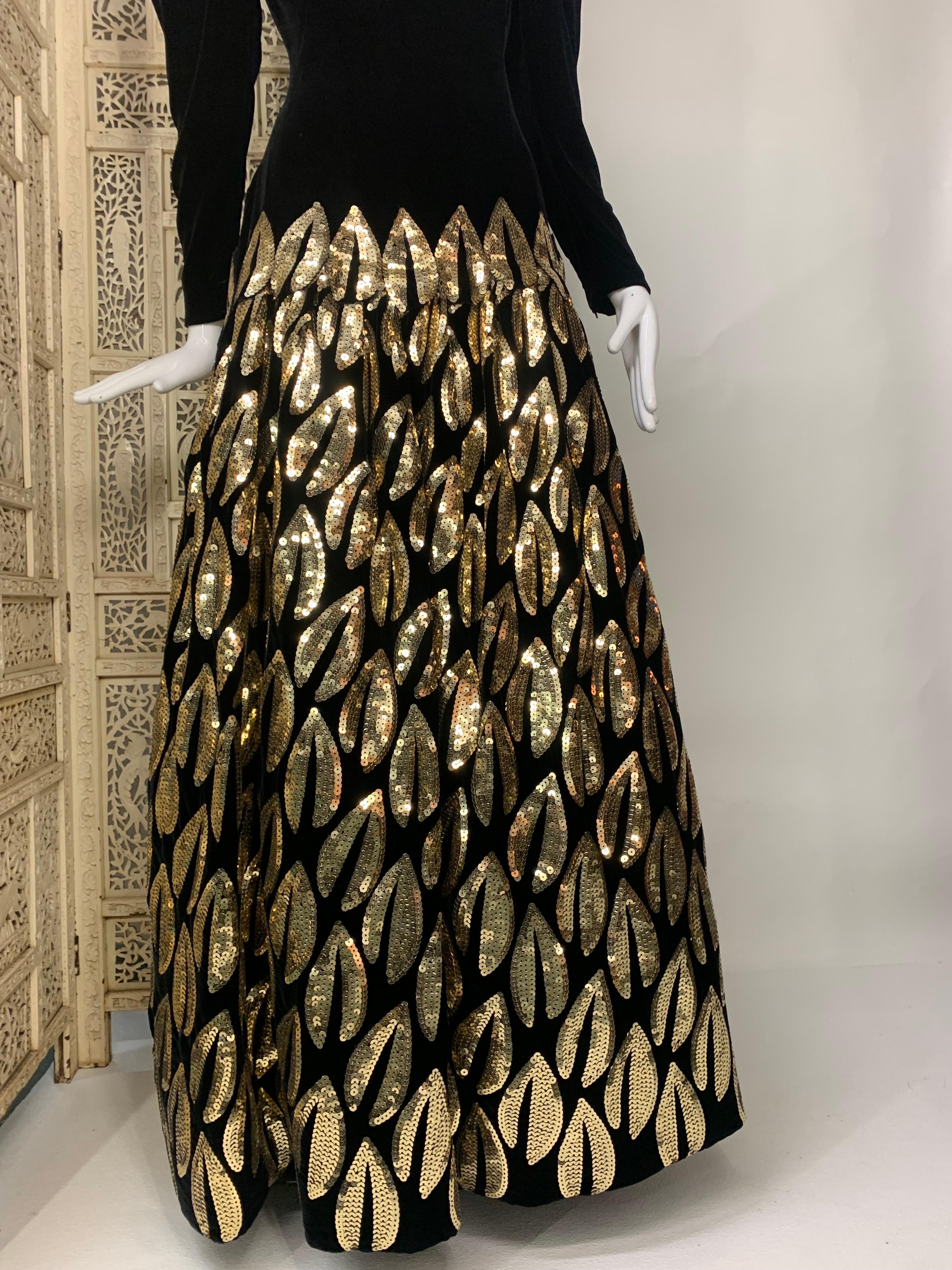 1980 Murray Arbeid - London Robe en velours noir avec feuilles et crinoline en paillettes d'or en vente 3