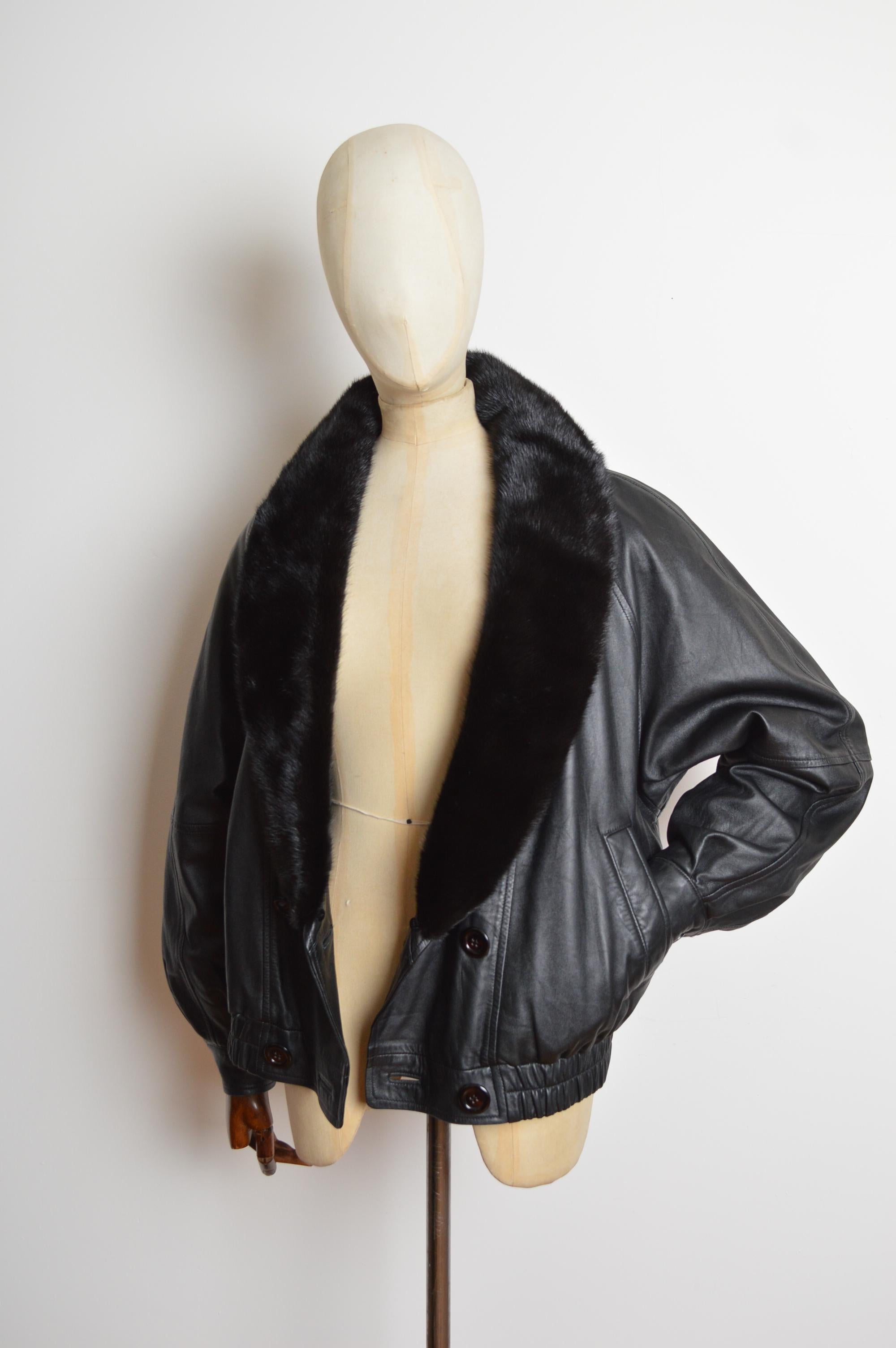 Nero Giacca bomber oversize anni '80 in pelle di nappa e pelliccia di visone, nera e boxy in vendita