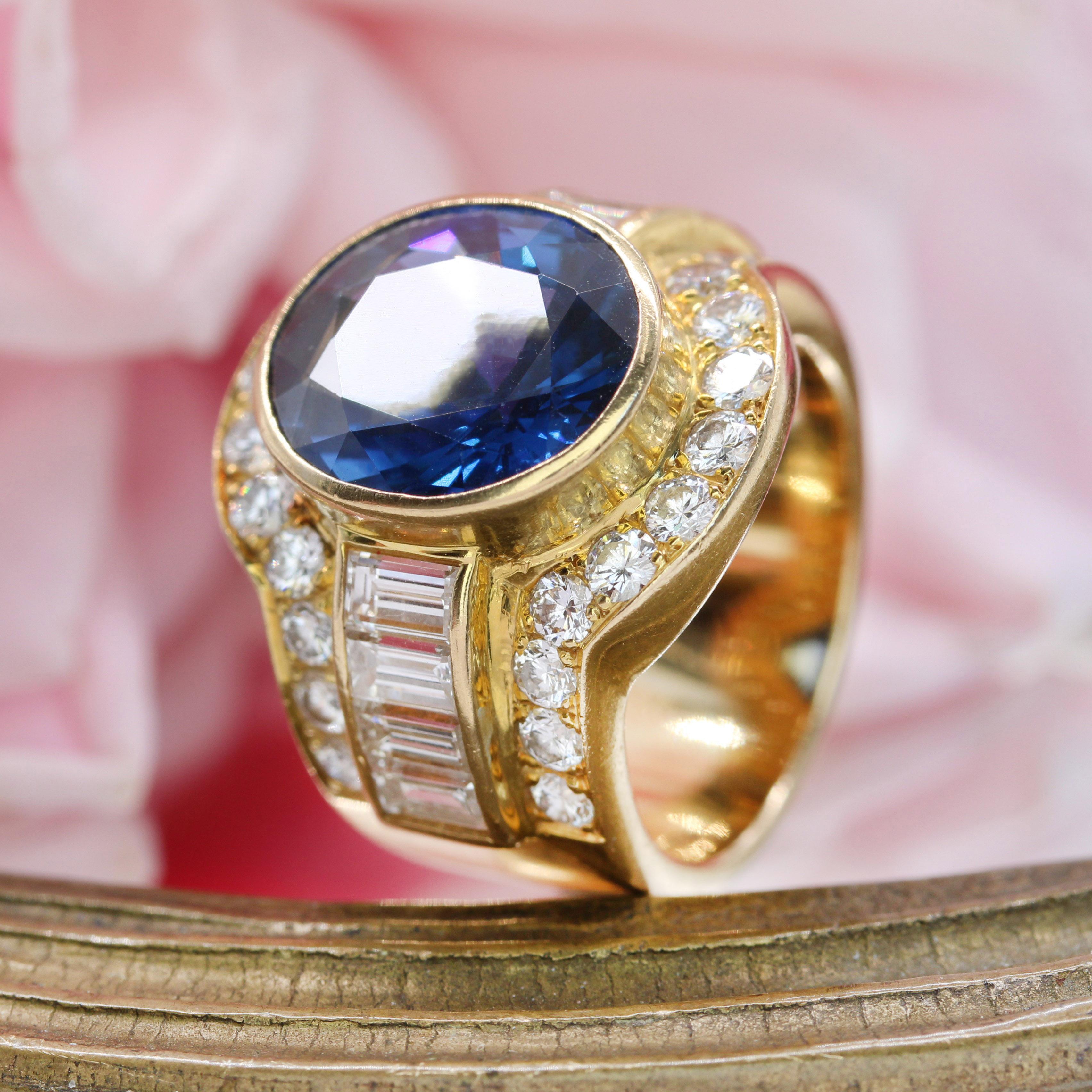 Anillo grande de oro amarillo de 18 quilates con zafiro natural de Camboya de los años 80 en venta 5