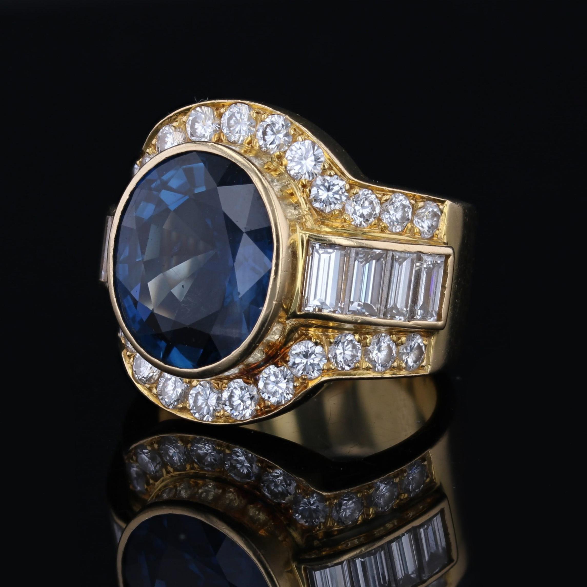 Anillo grande de oro amarillo de 18 quilates con zafiro natural de Camboya de los años 80 en venta 1