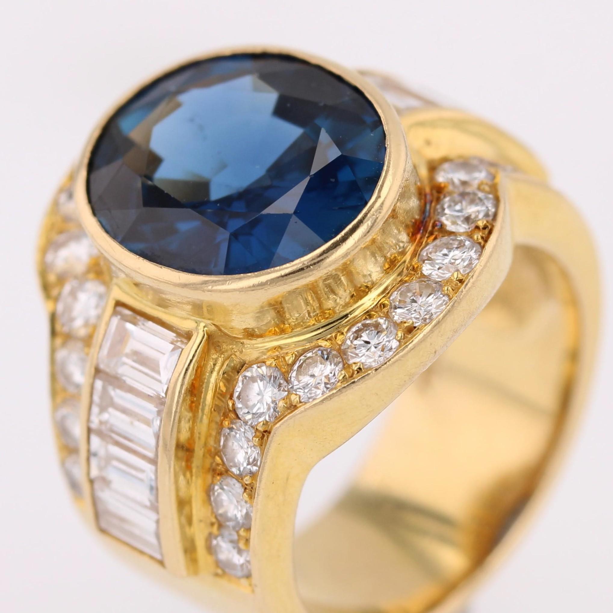 Anillo grande de oro amarillo de 18 quilates con zafiro natural de Camboya de los años 80 en venta 3