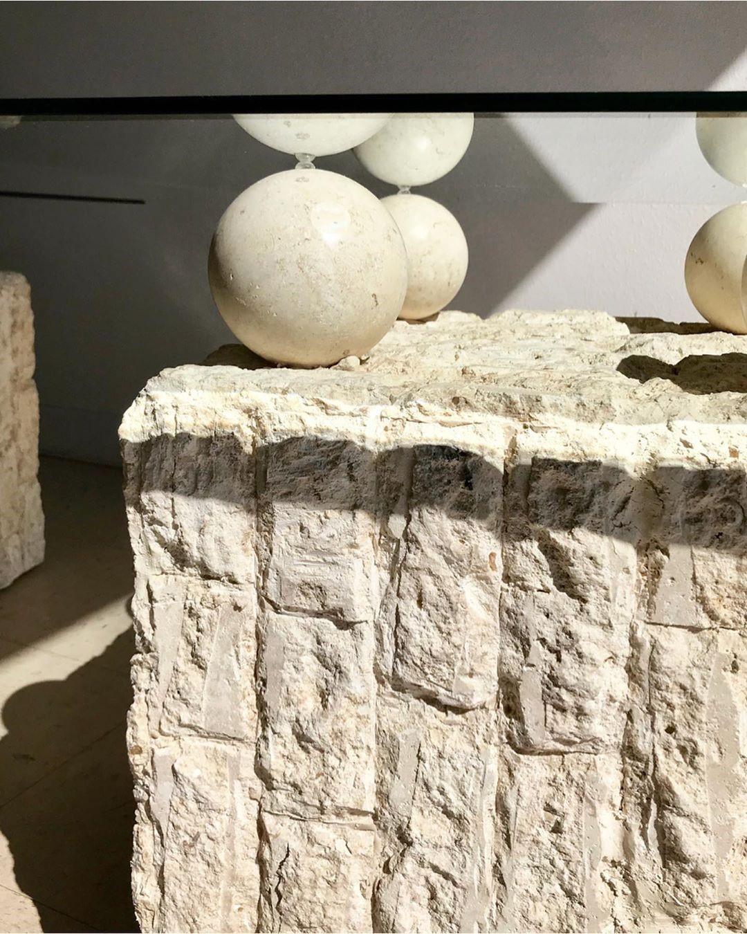 Moderno Tavolini quadrati in pietra naturale di Mactan degli anni '80 in vendita